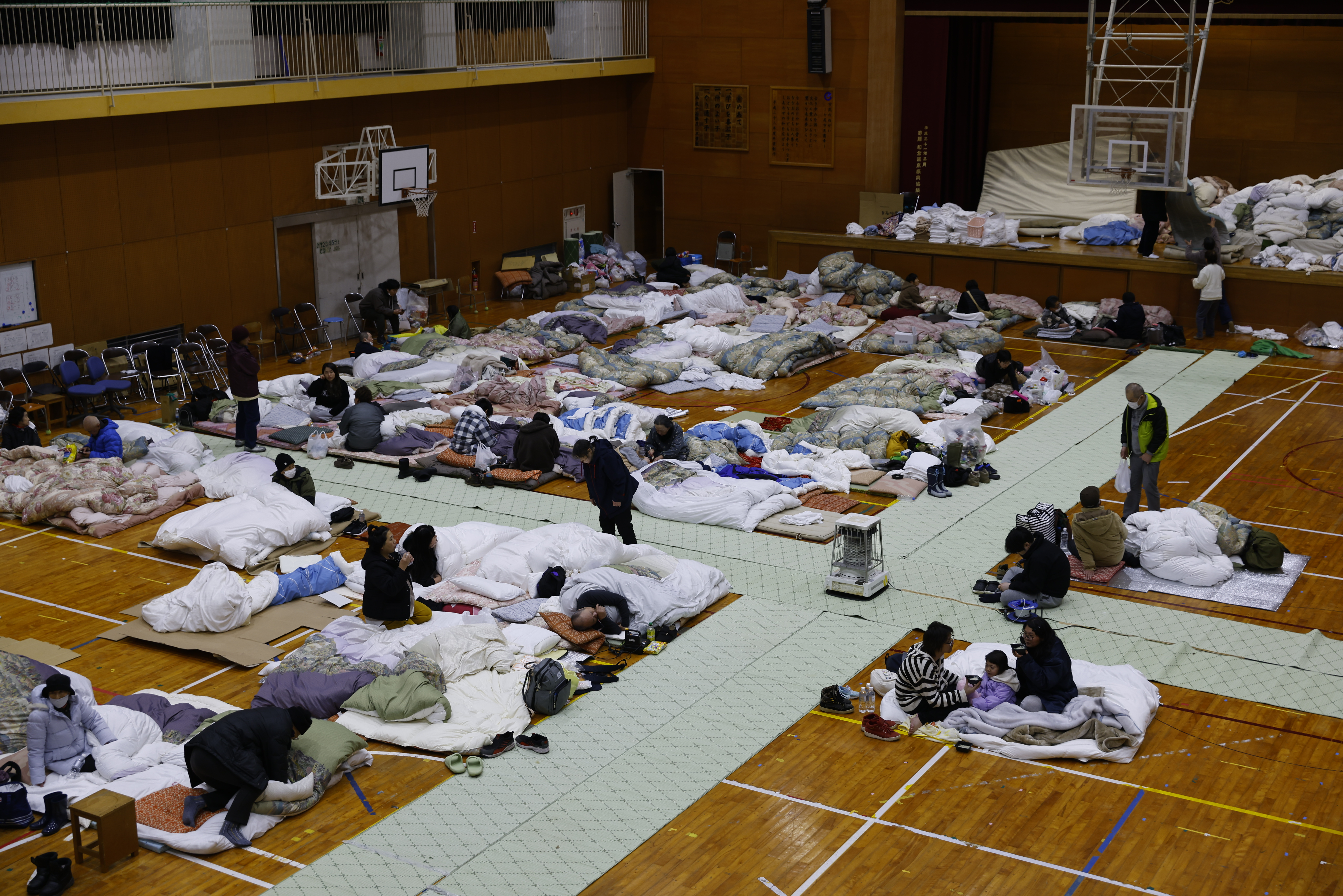 七尾市和倉小學收容5千災民。