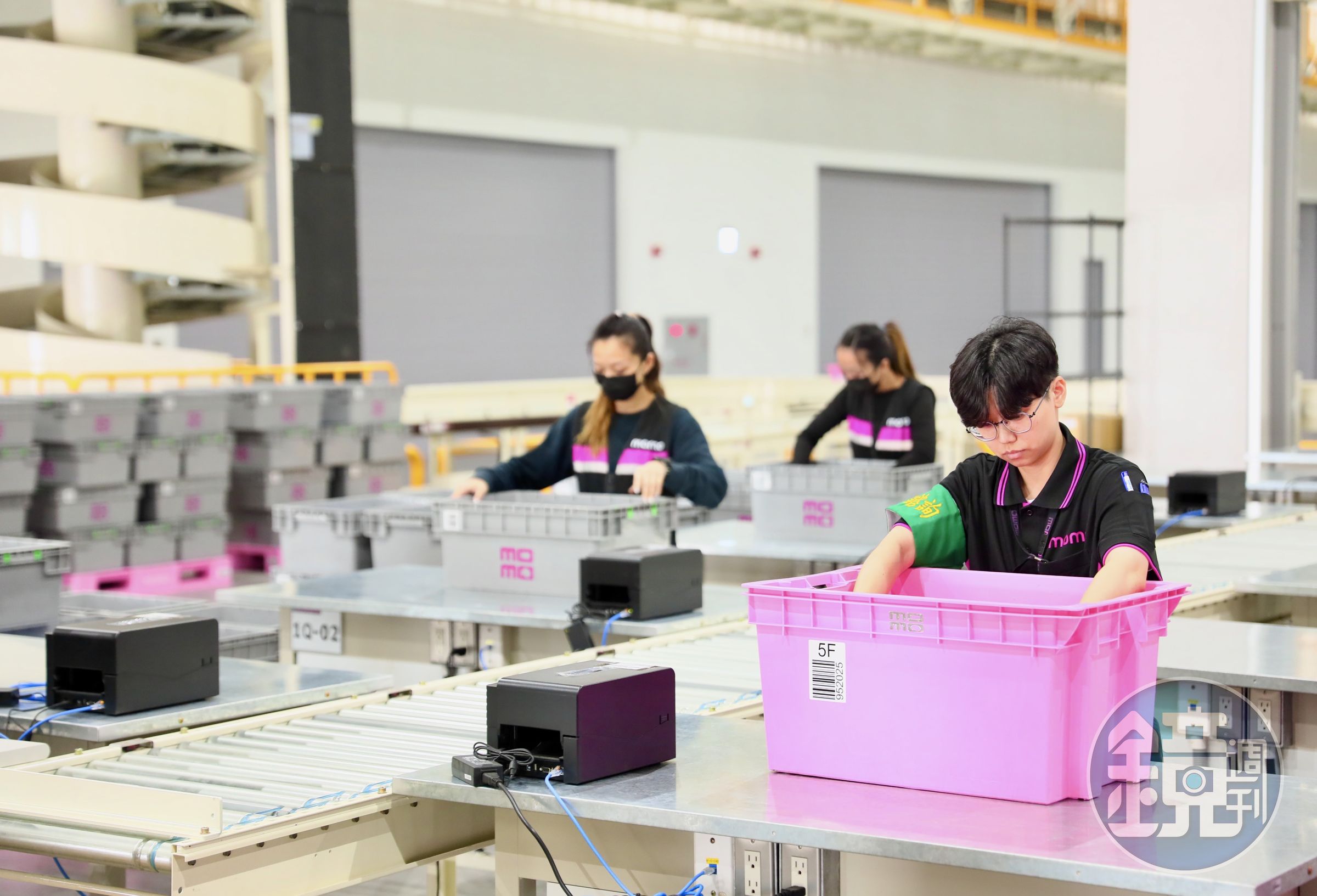 momo南台灣最大倉儲正式啟用。