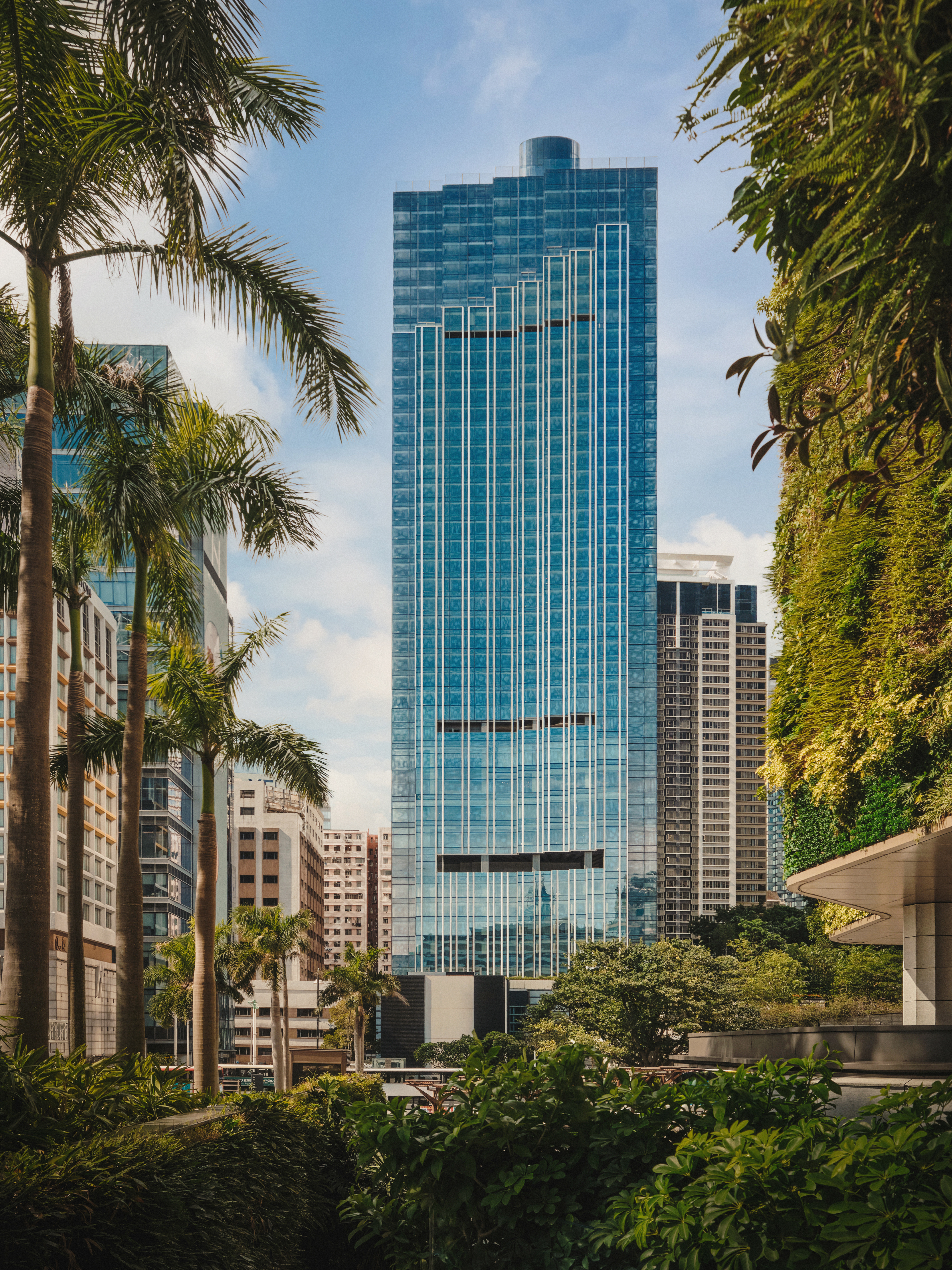 由海員之家舊樓改建的尖沙咀金普頓酒店，客房全部位在高樓層，佔據最佳景觀位置。（尖沙咀金普頓提供）