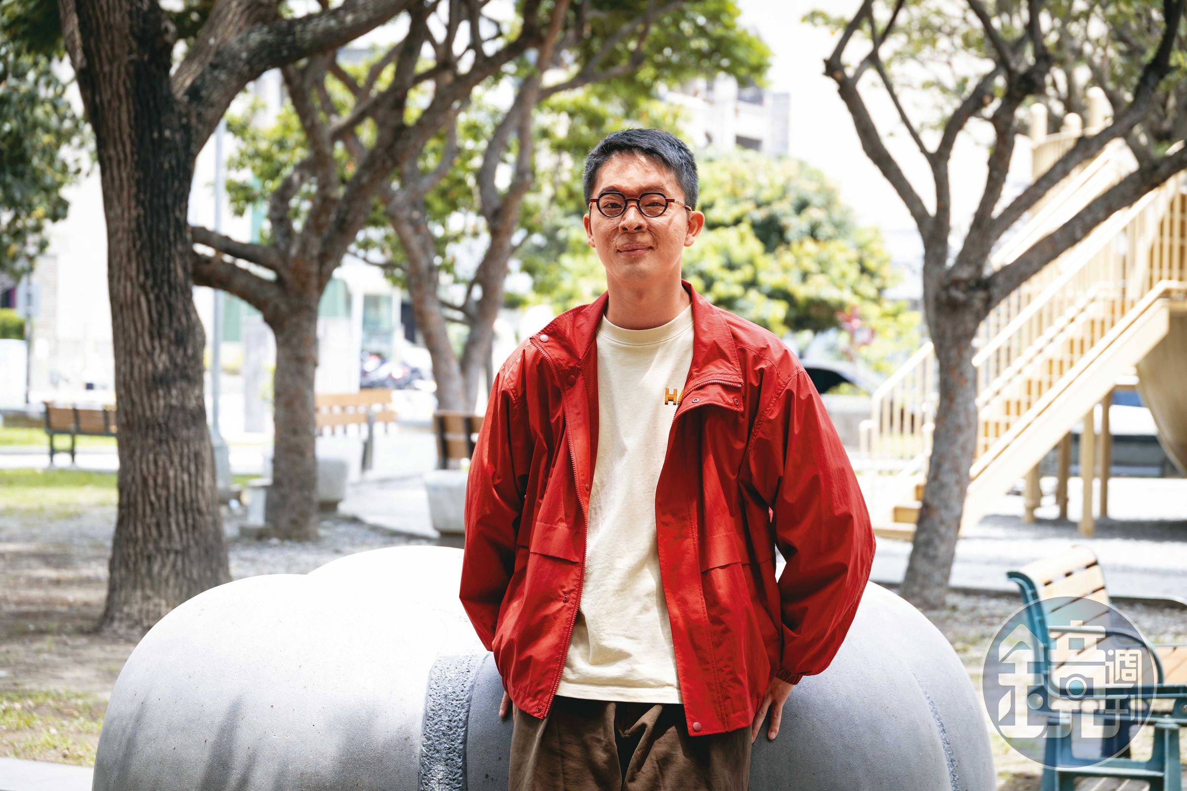 Jin因為工傷造成顏面3級灼傷，家人與女友的陪伴讓他走過最低潮的日子。