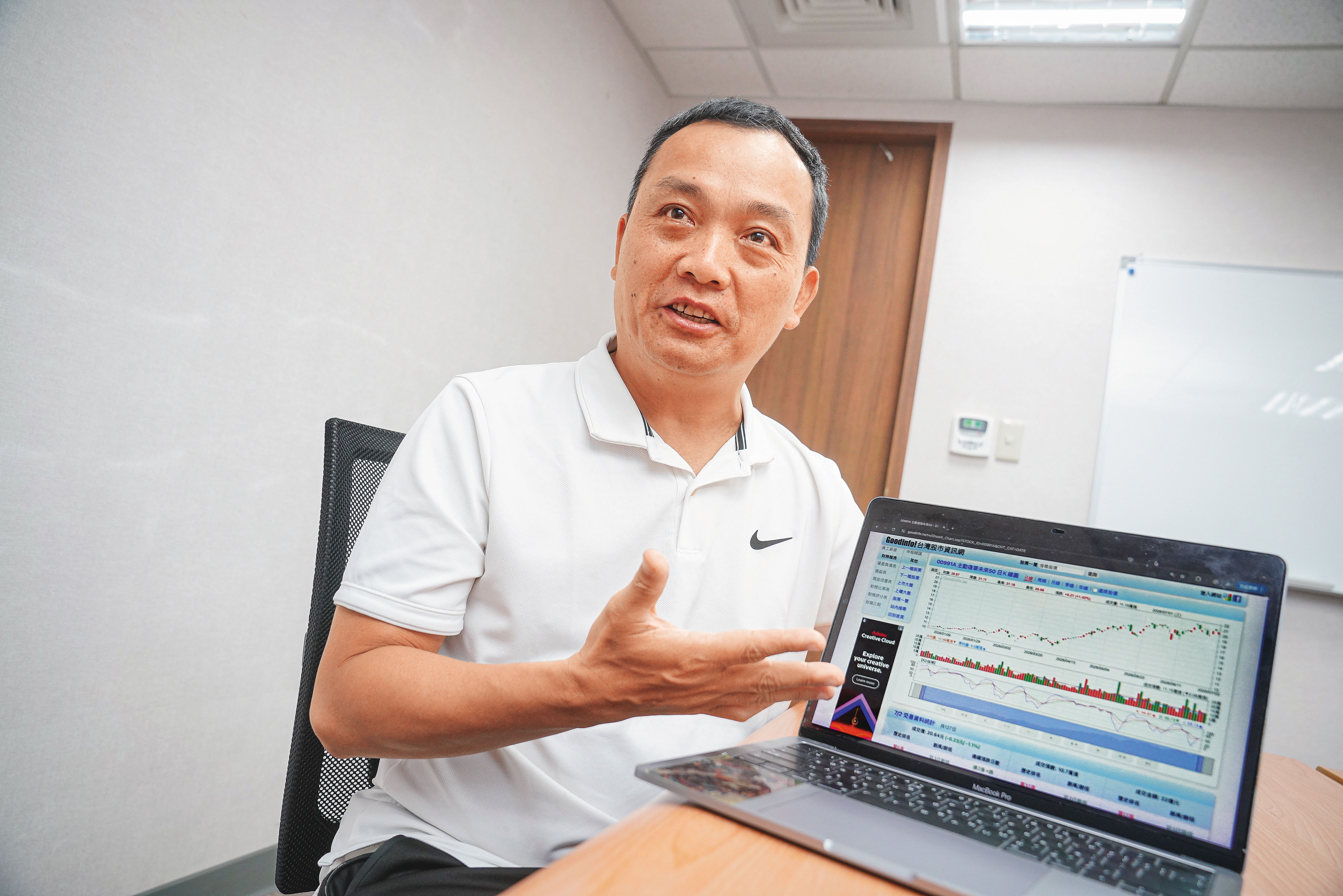隨著資產規模變大，輝哥的配置持續進化，他以「黃金三角」達到攻守兼備的效果。