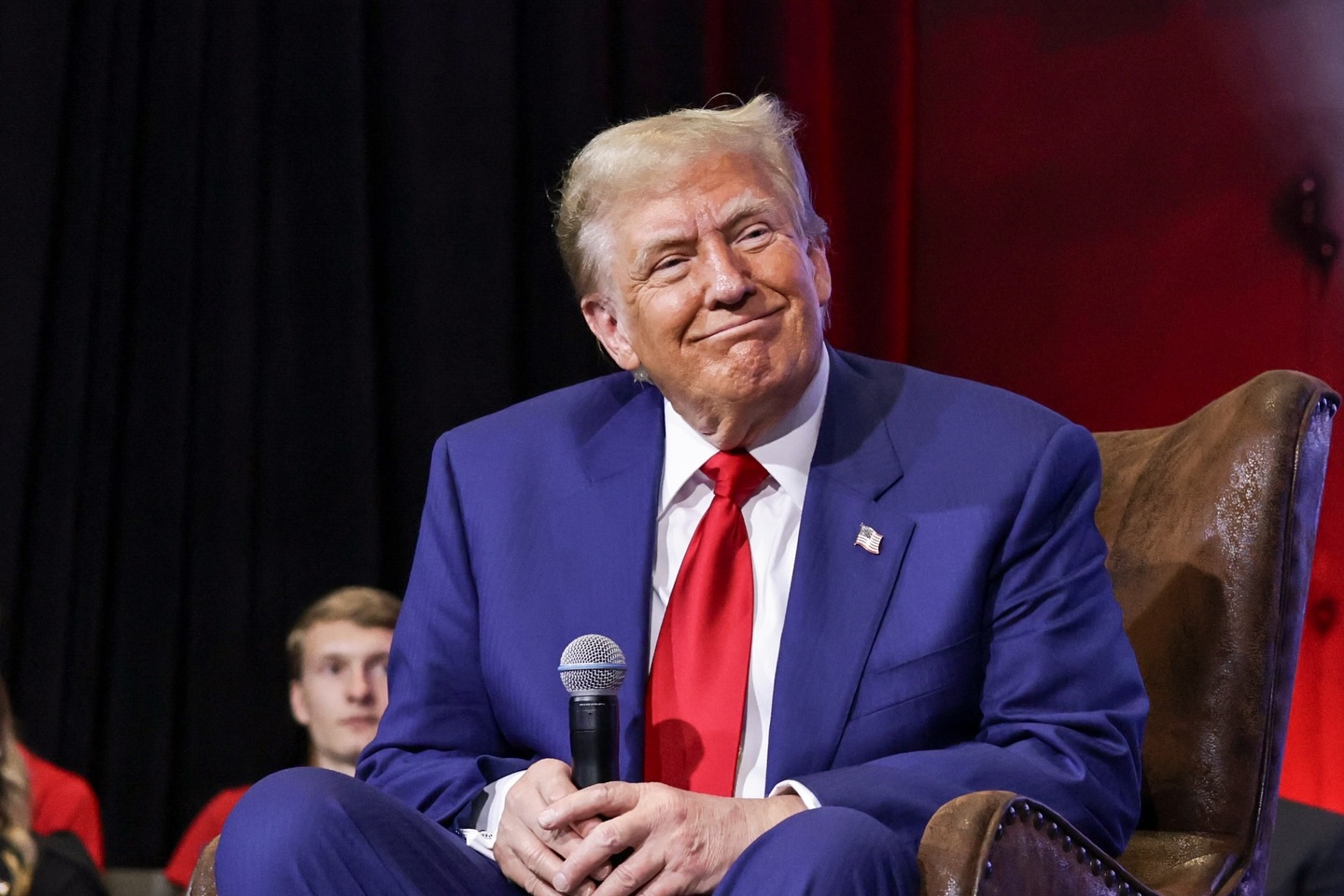 川普與共和黨在美國大選掀起反撲，台灣網友形容川普已成為體制下的「超級總統」。（翻攝自川普臉書）