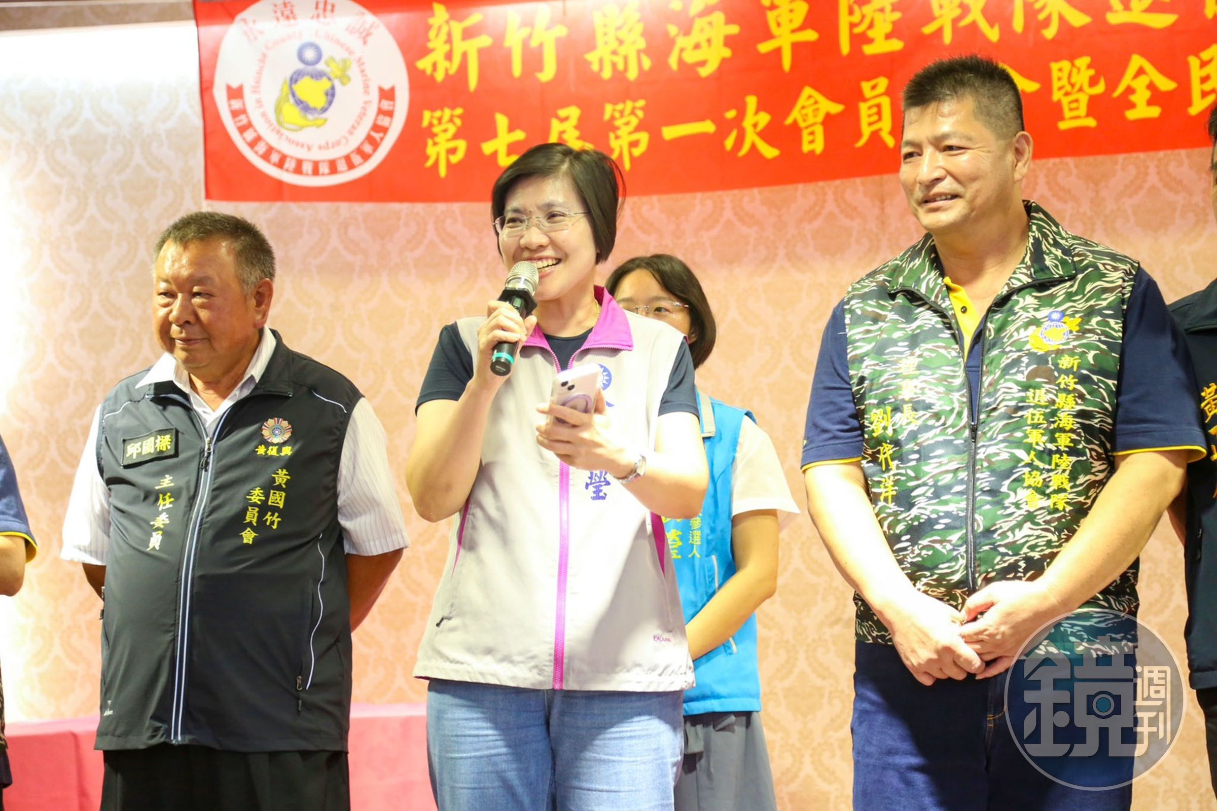 徐欣瑩向長期捍衛國家安全、守護社會安定的海軍陸戰隊退伍弟兄表達最高敬意與感謝。