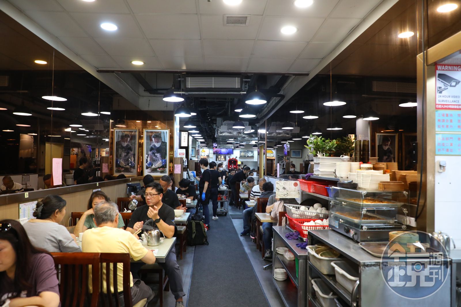店內空間狹窄，座位不算太多，冬日旺季必然大排長龍。