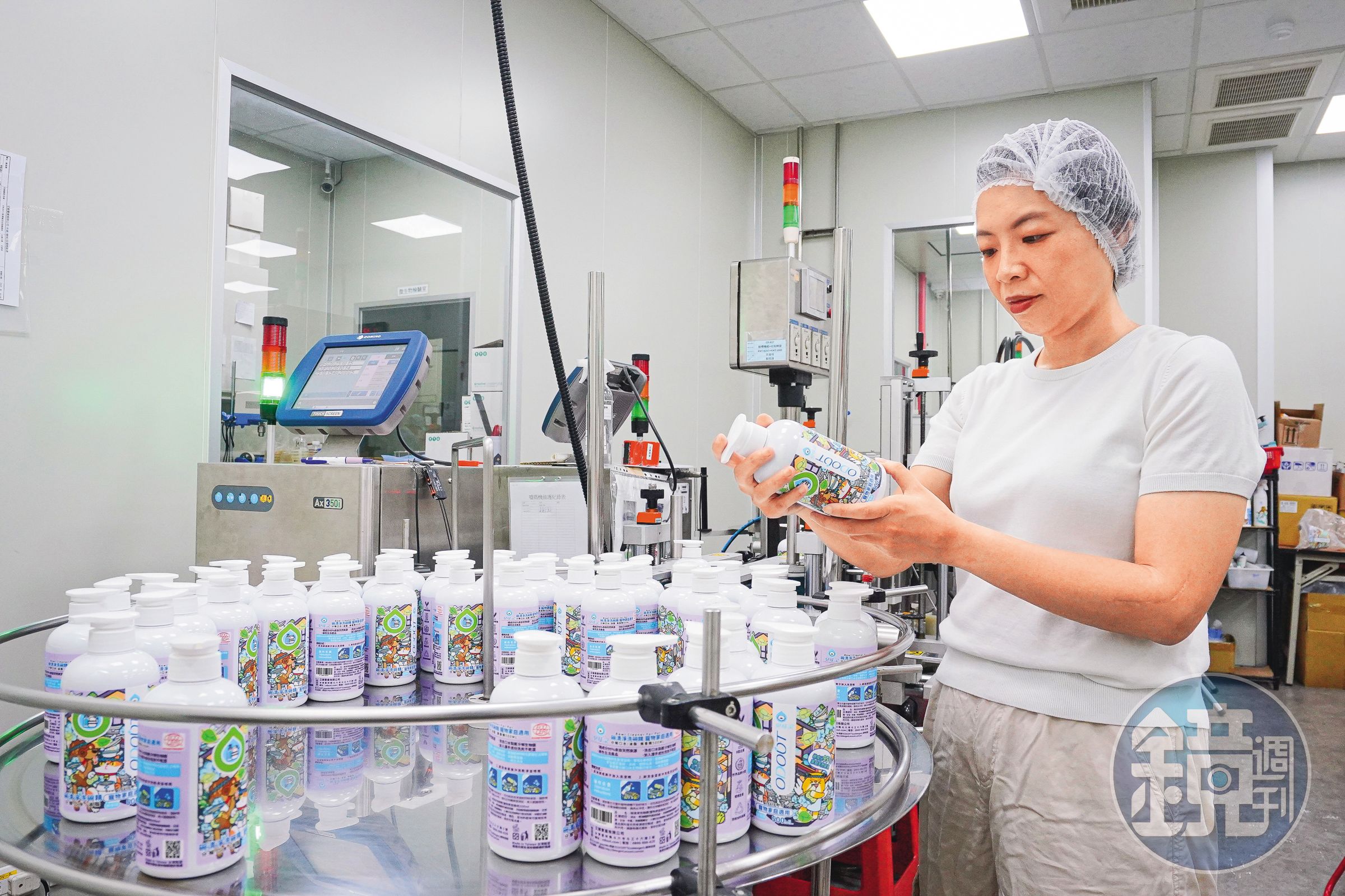 夏綾那不只投入自動化生產，雲林斗六的工廠並通過GMP認證，除外銷外，也幫國外品牌代工。
