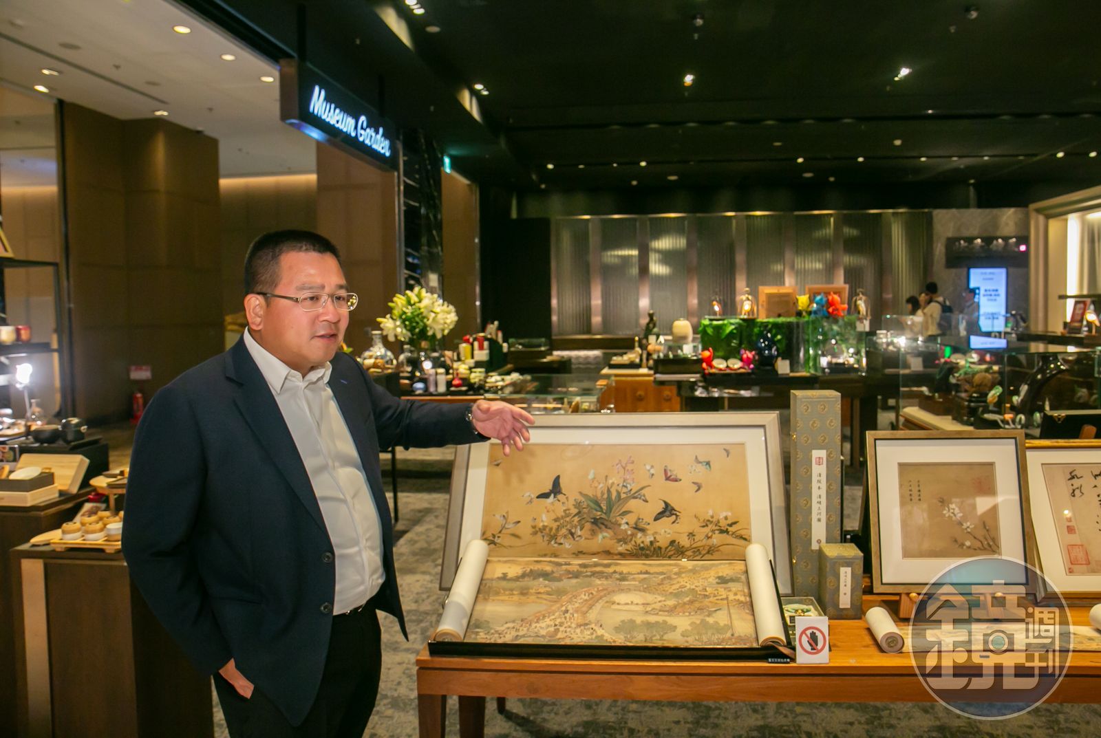 一樓商場引進故宮經銷相關文物，讓國外友人來此，洽公住宿外，也能體會到濃濃的台灣文化味。
