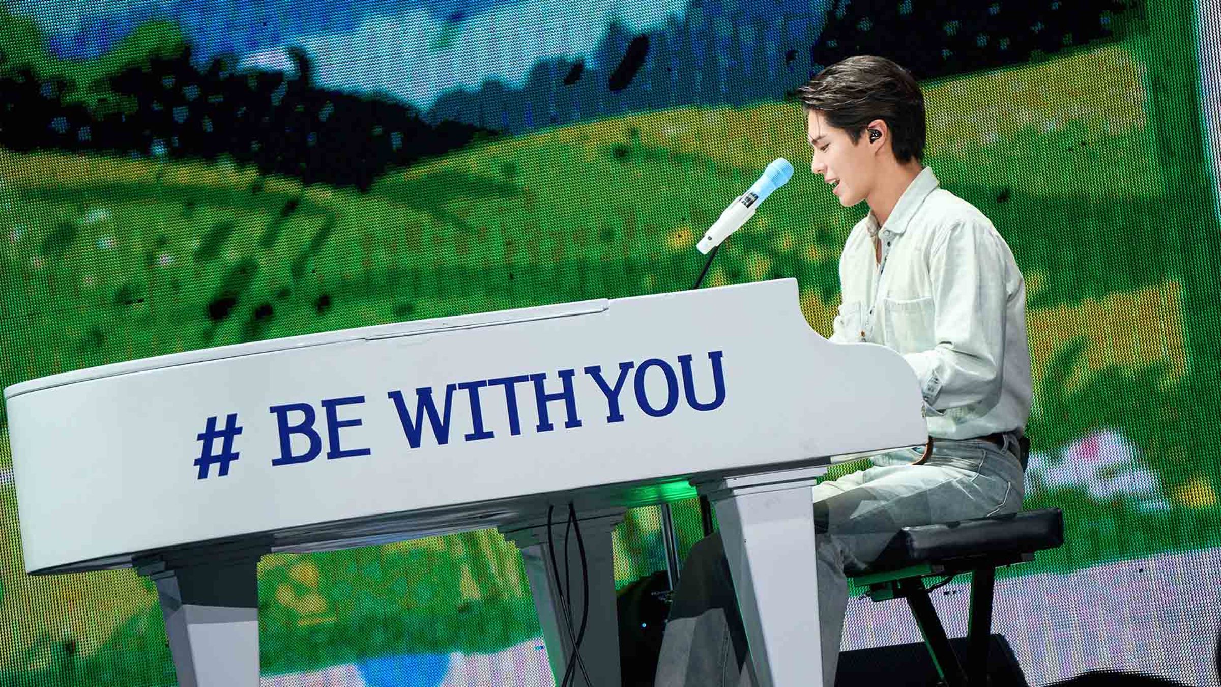朴寶劍自彈自唱中文名曲〈好想你〉，勾起粉絲滿滿回憶，全場大合唱氣氛感人。（Live Nation提供）