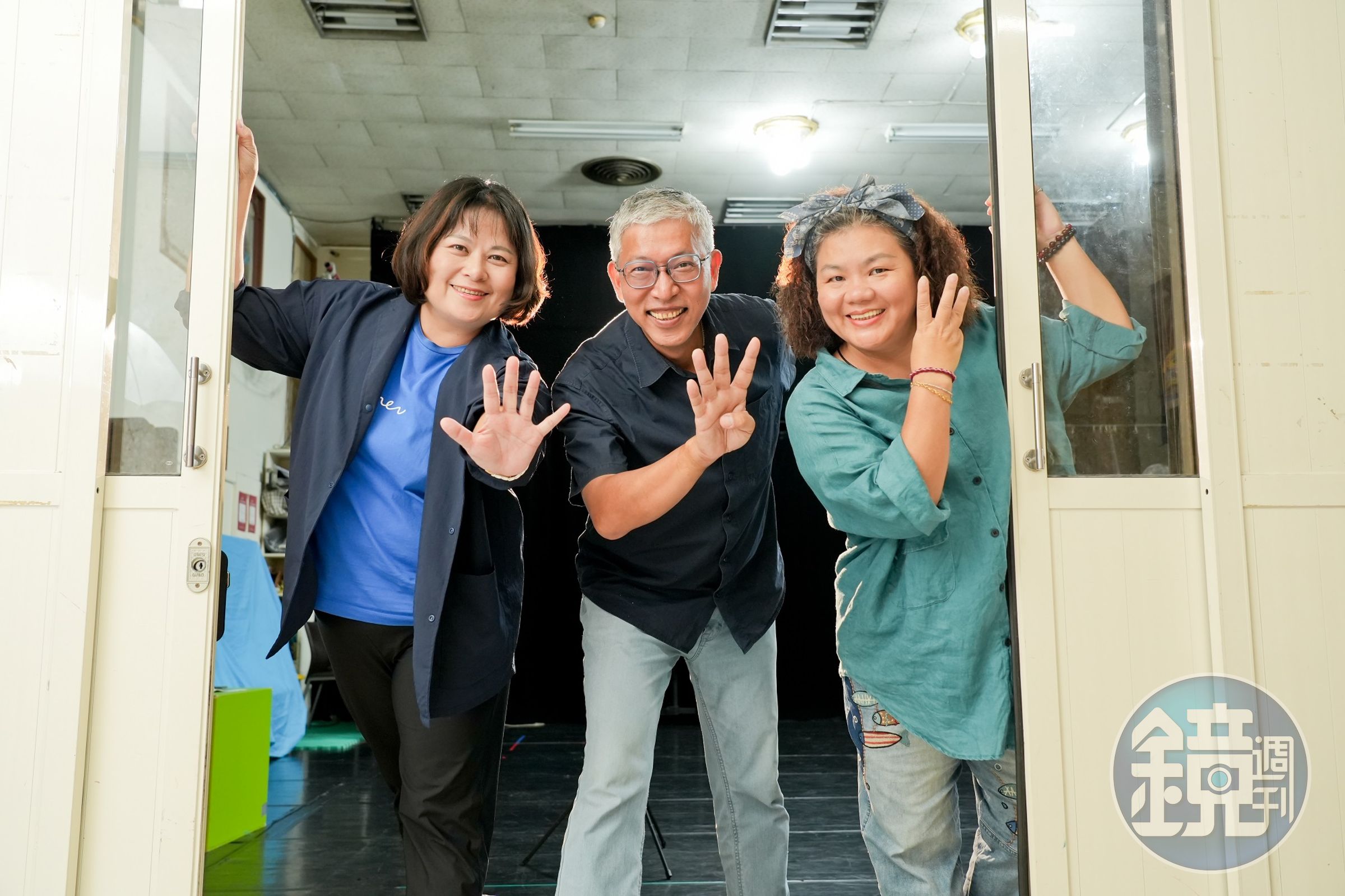 紙風車執行長張敏宜(左起)、團長任建誠、副團長莊瓊如在紙風車共事超過20年。