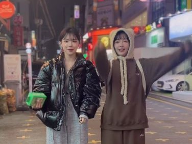 籃籃（右）和李多慧合體跳幫幫舞，14秒影片瘋轉。（圖／翻攝自籃籃IG）