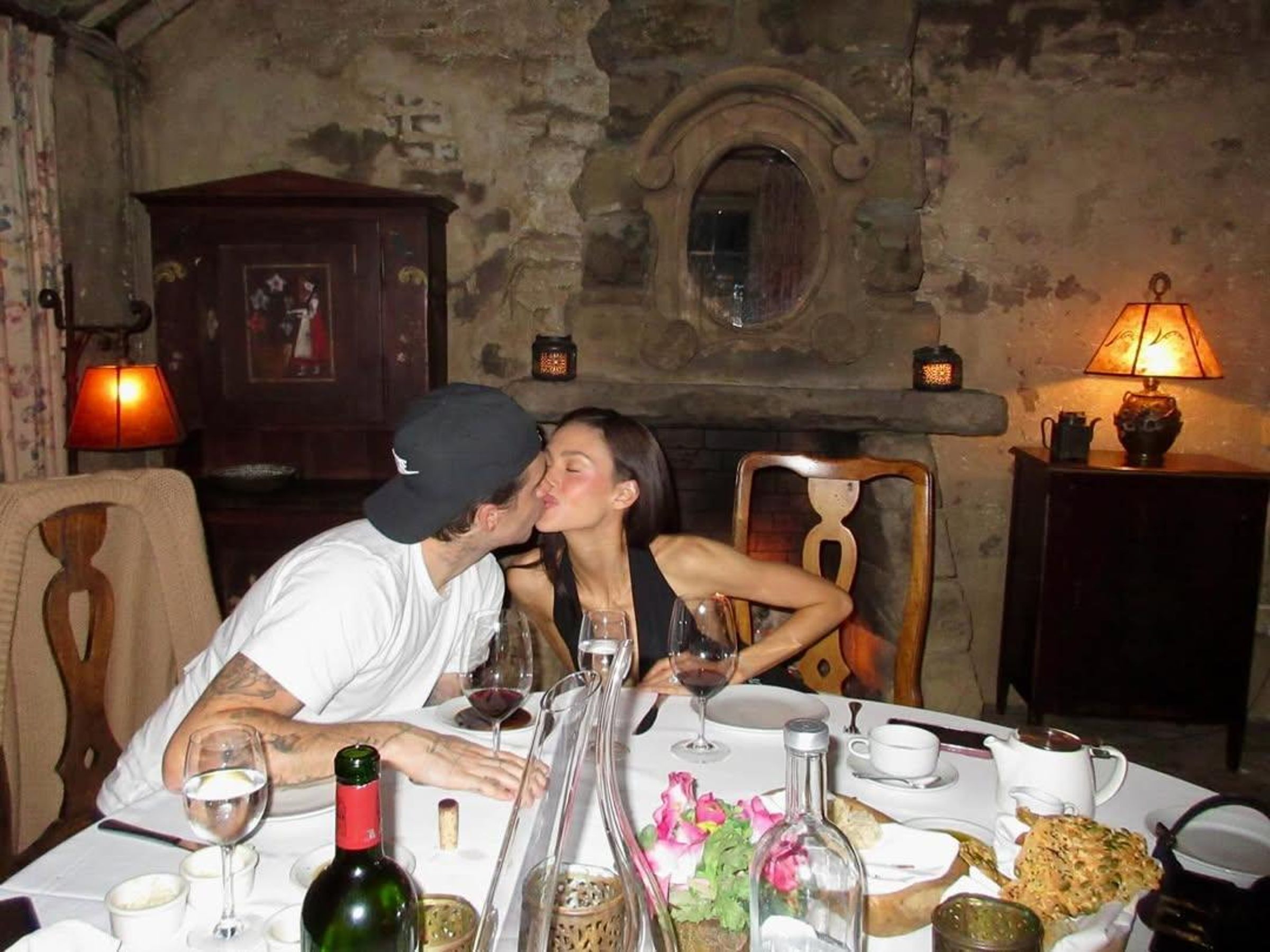 布魯克林夫妻曬恩愛，儼然不受家庭爭議影響。（翻攝brooklynpeltzbeckham IG）