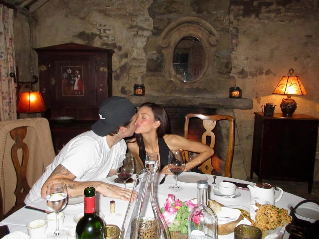 布魯克林夫妻曬恩愛，儼然不受家庭爭議影響。（翻攝brooklynpeltzbeckham IG）