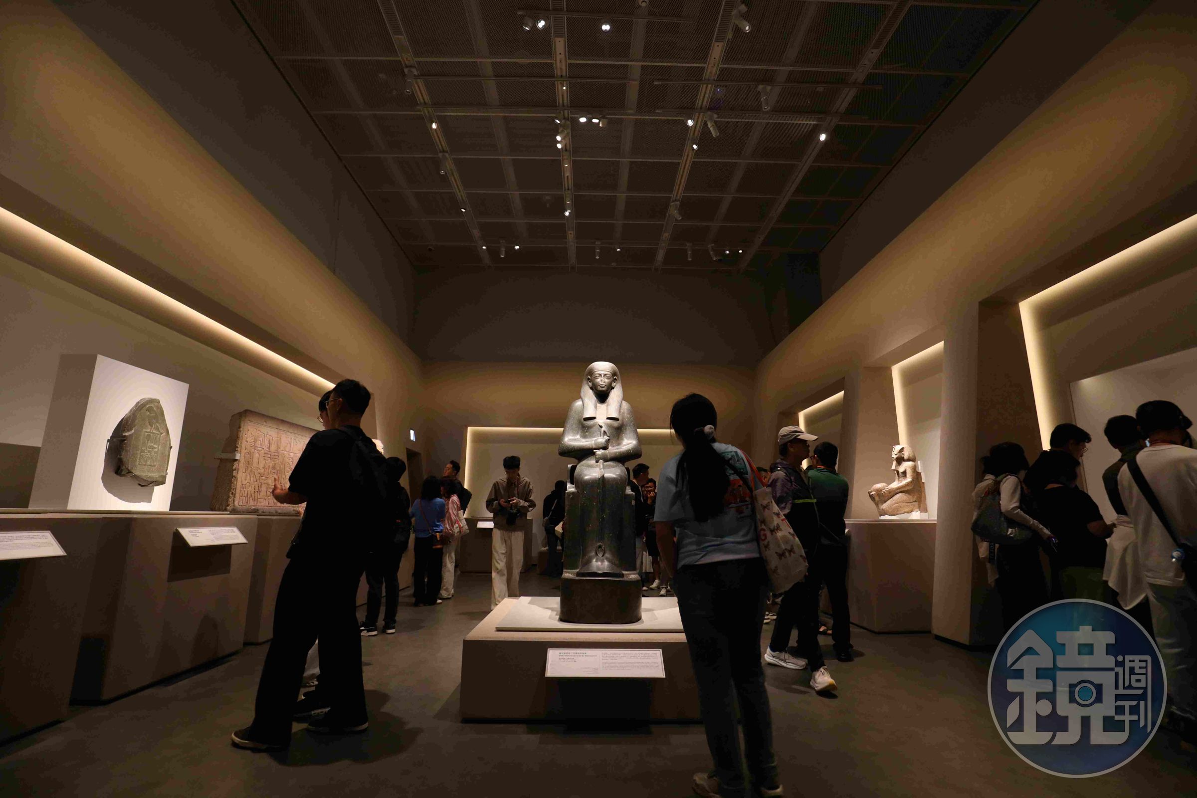 名為「神聖王權」的展區，展出拉美西斯二世等法老的雕像，先告訴大家關於法老在古埃及人心中的定位。