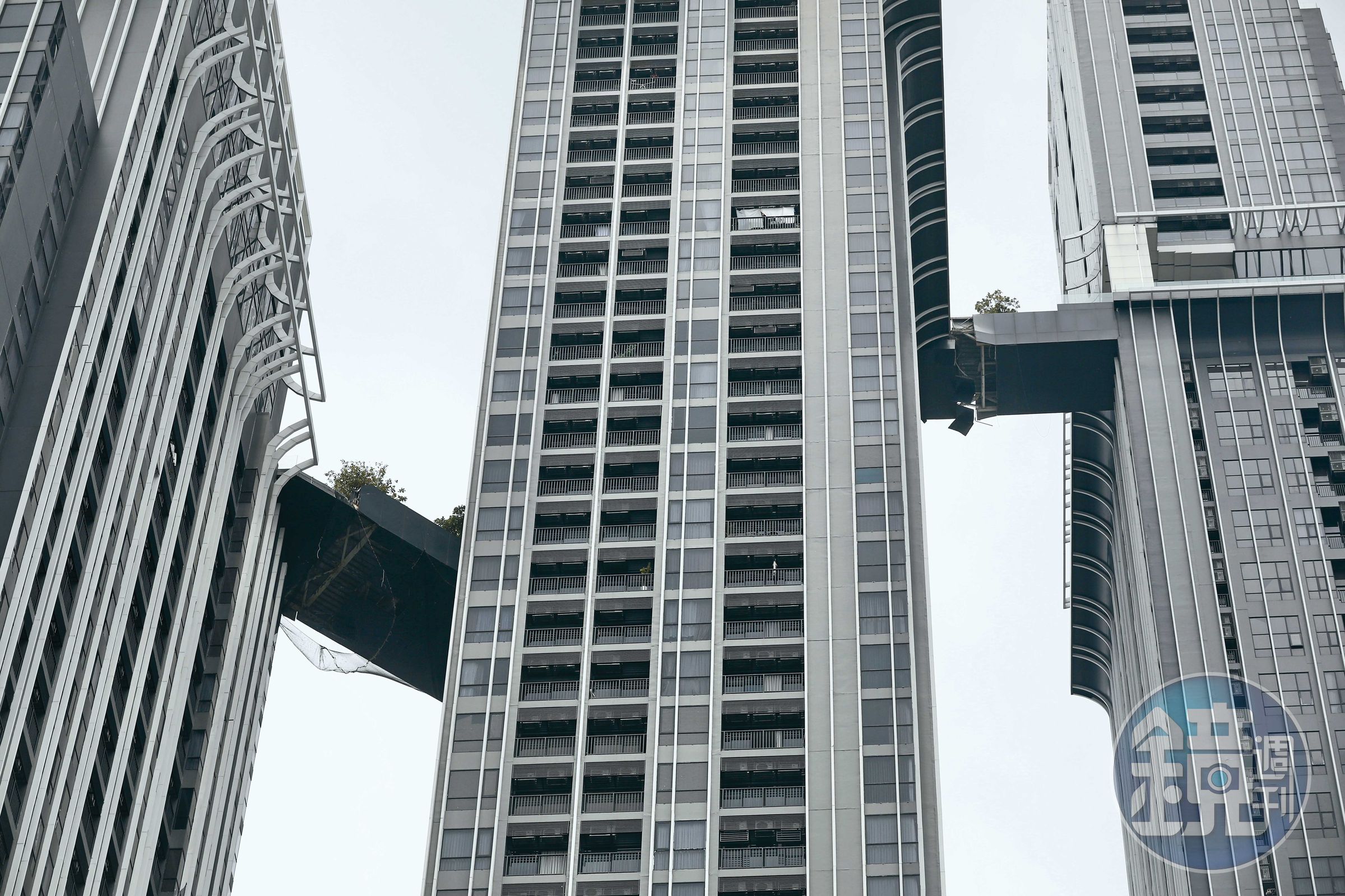 連接泰國3棟高樓的空橋,在強震中因劇烈搖晃受損。