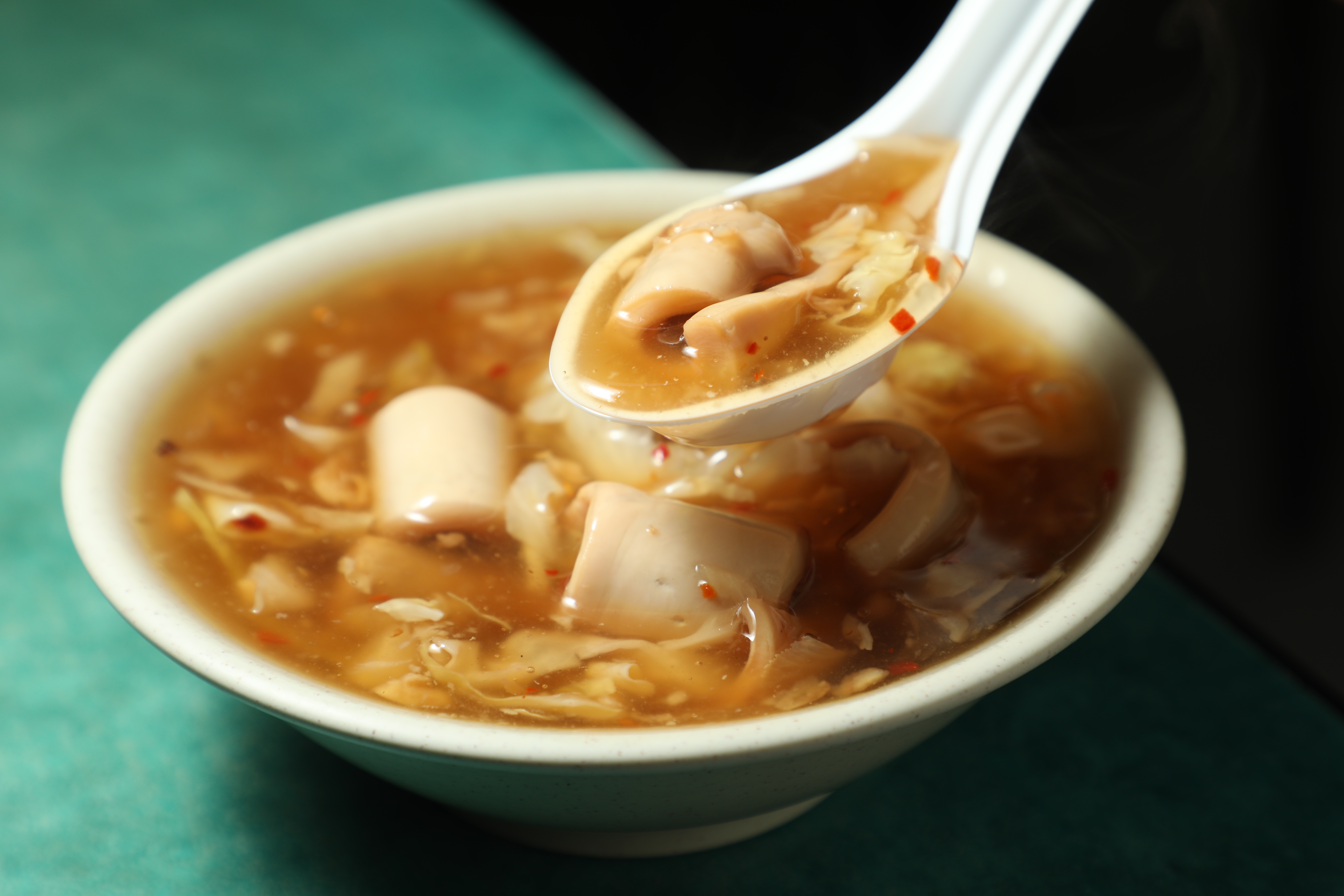 「高記生炒魷魚」的生炒魷魚呈現酸辣帶甜的南部風味。(何宗昇攝)