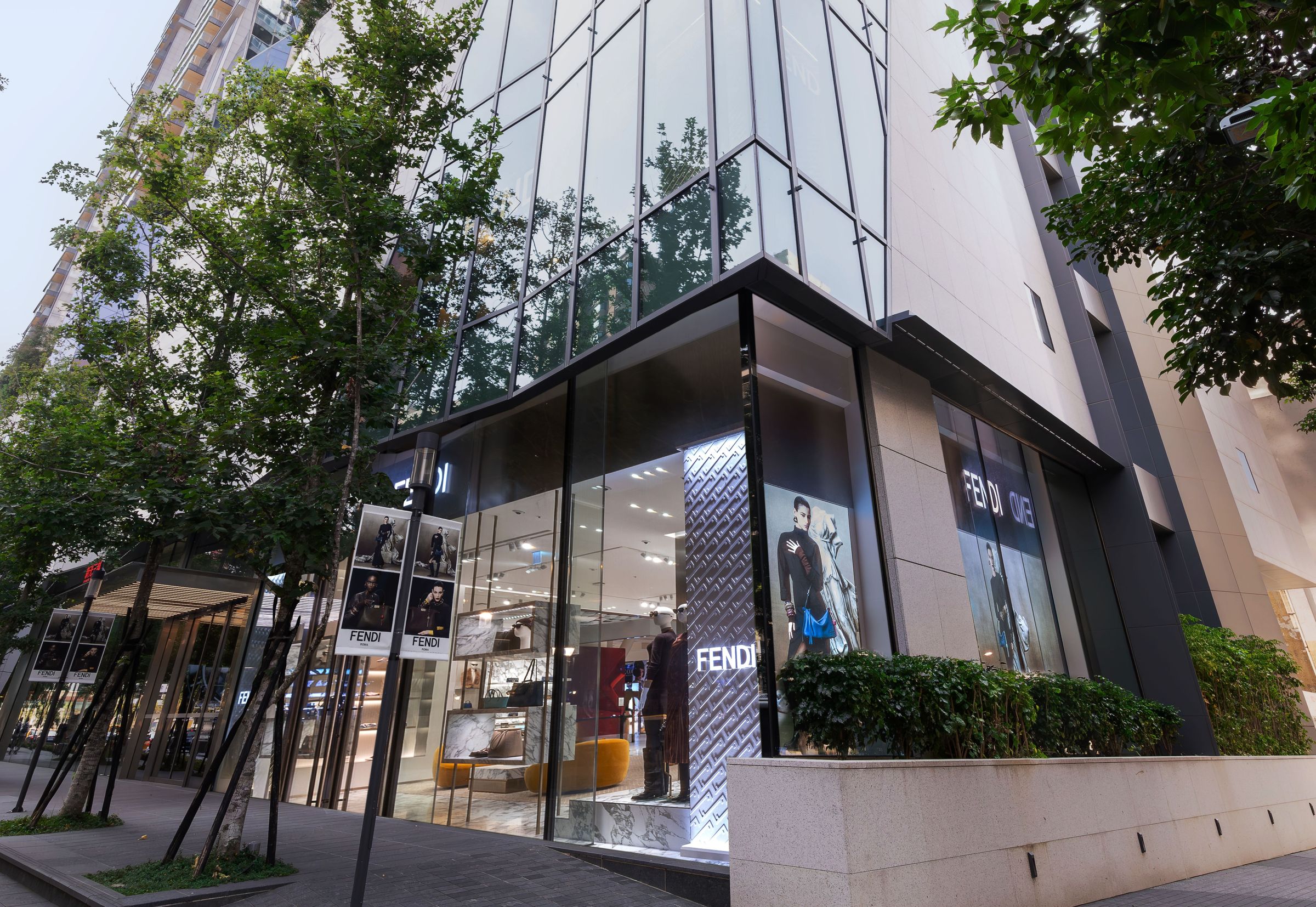 FENDI於台北新光三越Diamond Towers精品店是第一間兩層樓的精品店。(FENDI提供)