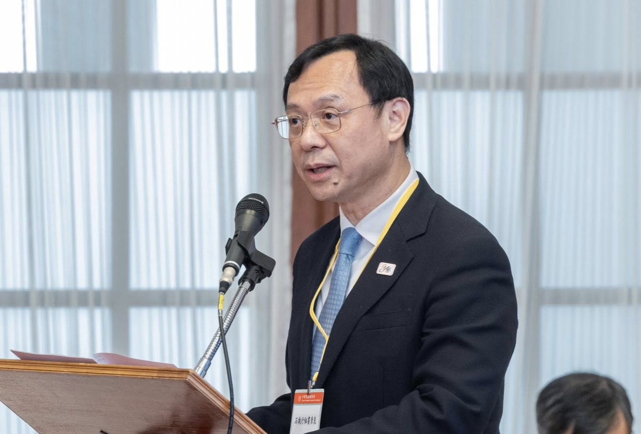 衛福部長石崇良說明，預計退出台灣市場的47項藥品皆有替代藥物，不會有缺藥問題。（翻攝自衛福部臉書）