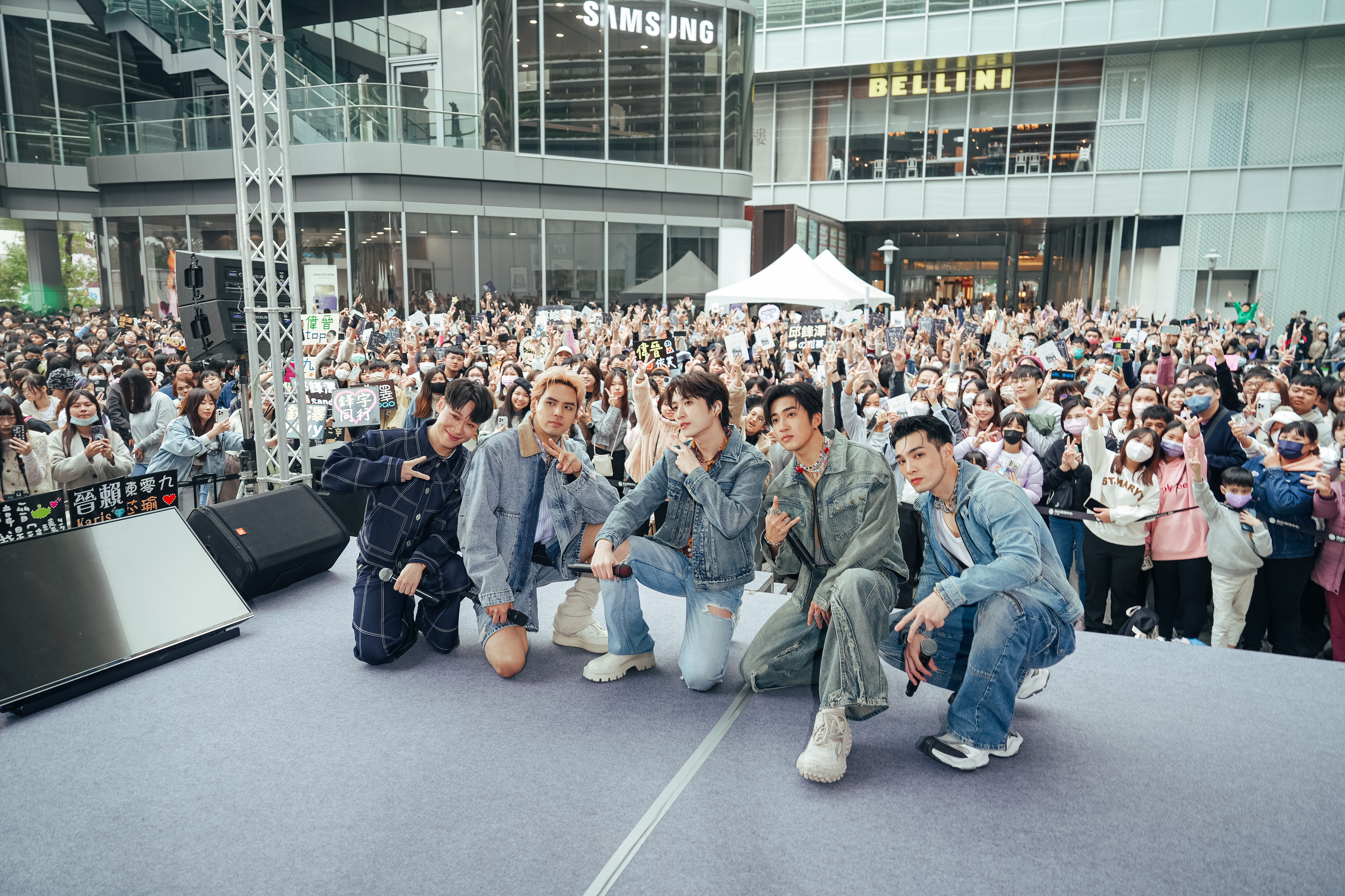 W0LF（S）五堅情在台南舉辦簽唱會，5名成員感謝粉絲相挺。（原音兄弟提供）