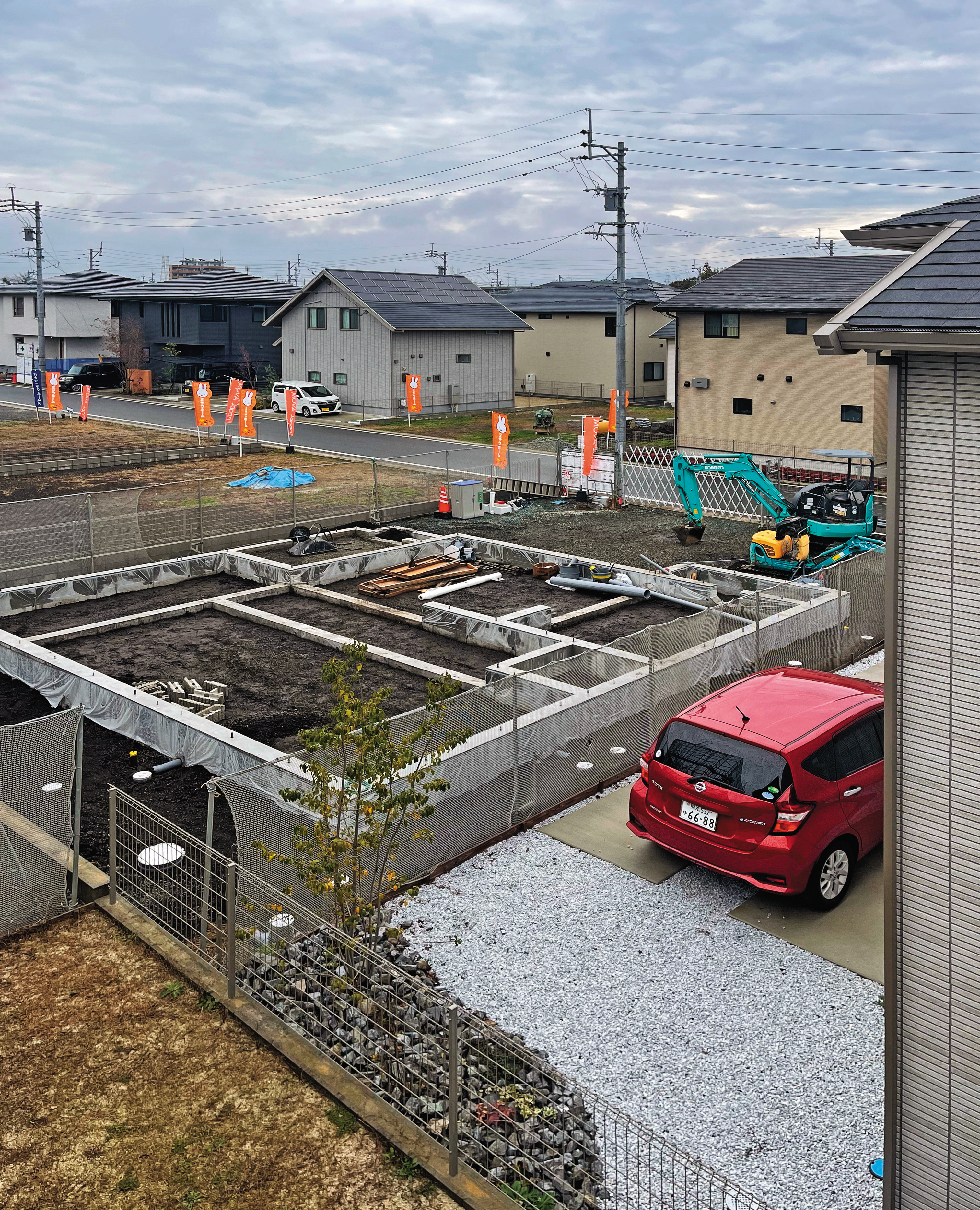 Mova Japan(圖中獨棟式別墅)有二十多棟民宿,旁邊空地也是其即將動工的民宿預定地。