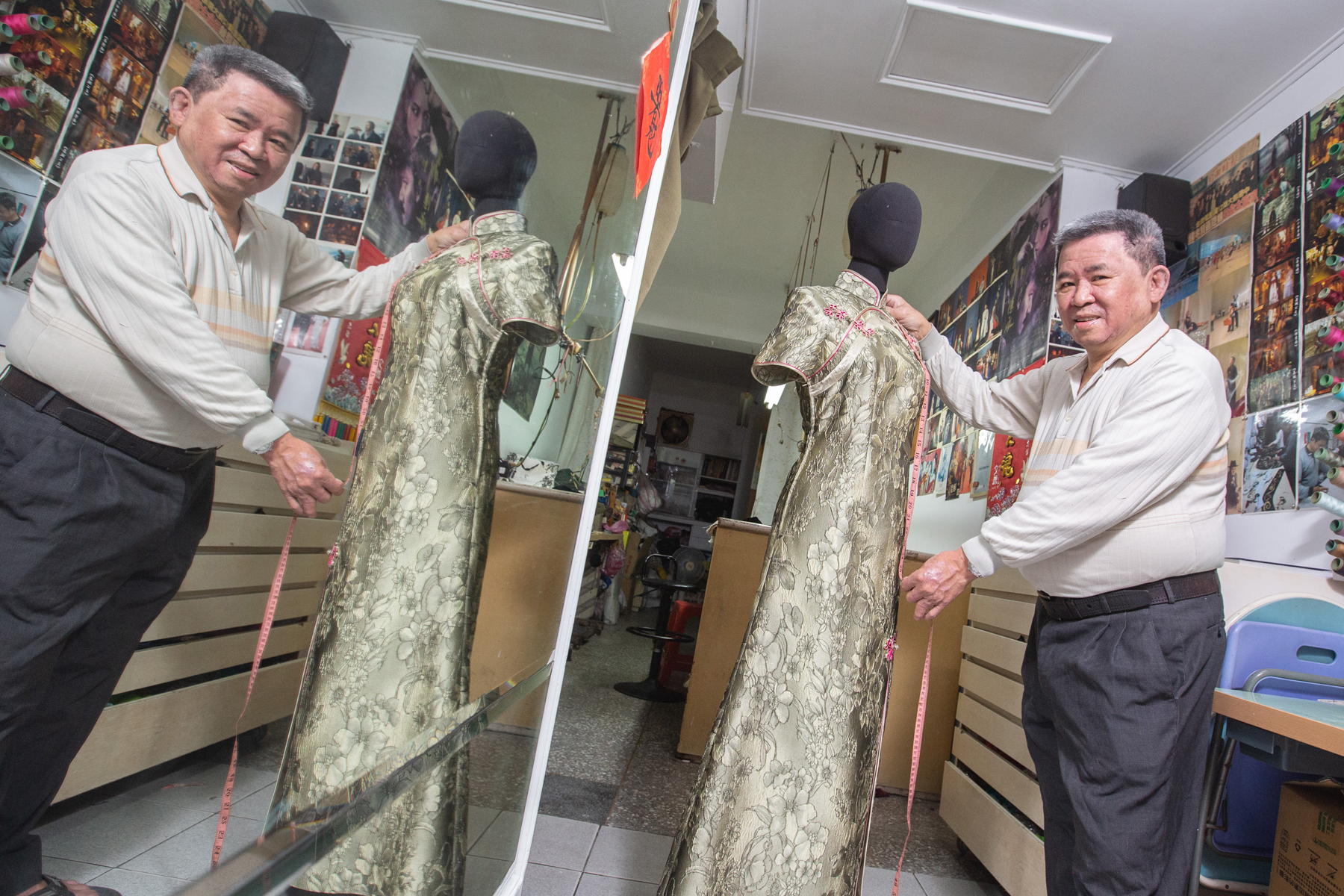 71歲的陳忠信製作旗袍近60年，經手上萬件旗袍。