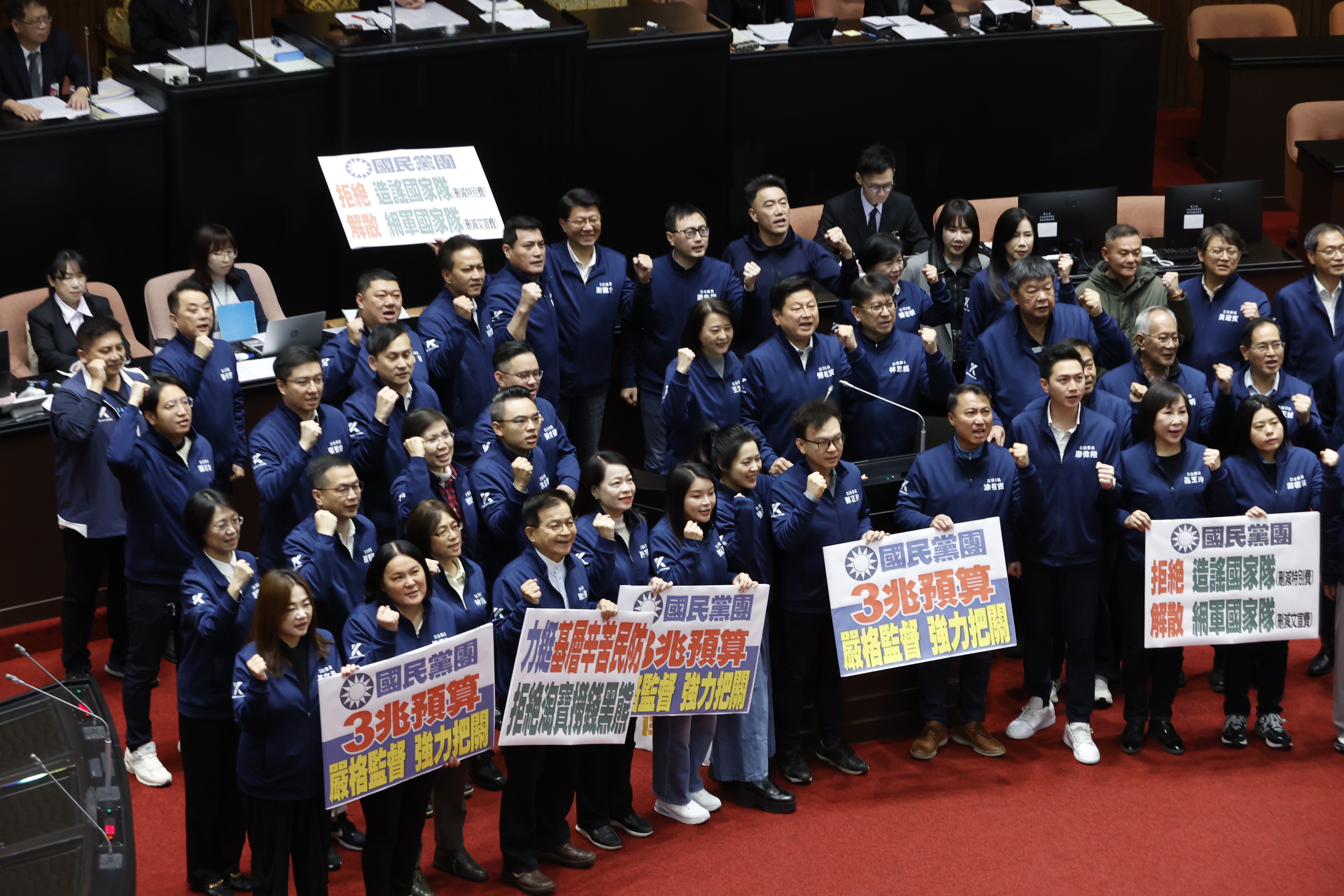 民進黨立委許智傑今po文，批評國民黨「實在是可惡至極」，並列出藍營刪除預算的5點爭議。