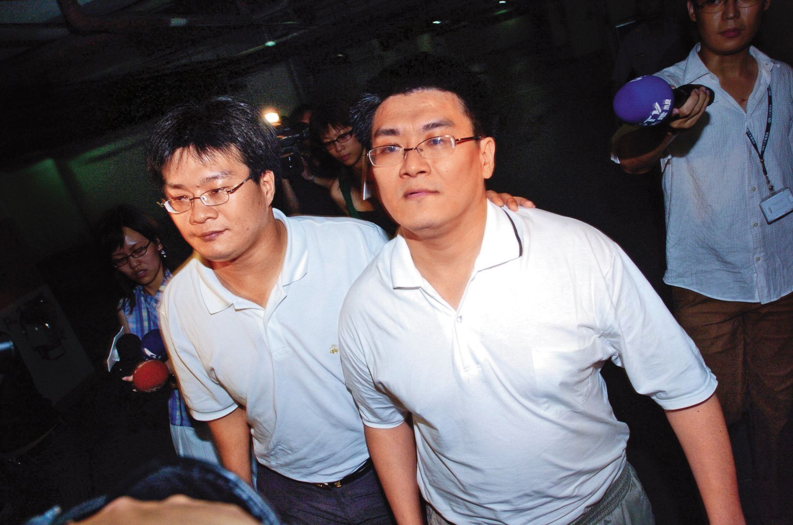趙建銘（右）曾將資產置於胞弟趙建勳（左）名下，曾因此引爆兄弟及妯娌衝突。（鏡新聞提供）