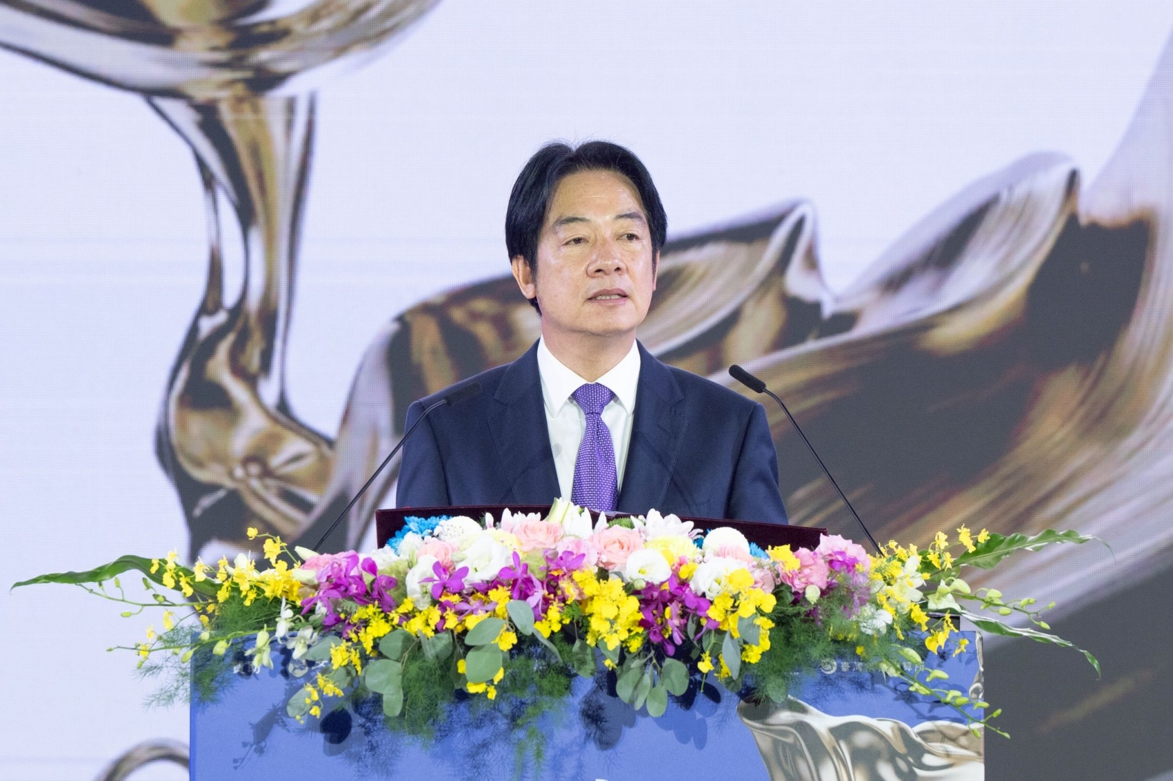 花蓮立霧溪燕子口17日落石崩落形成堰塞湖,總統賴清德第一時間指示政院相關部會啟動緊急應變機制。(取自總統府Flickr)
