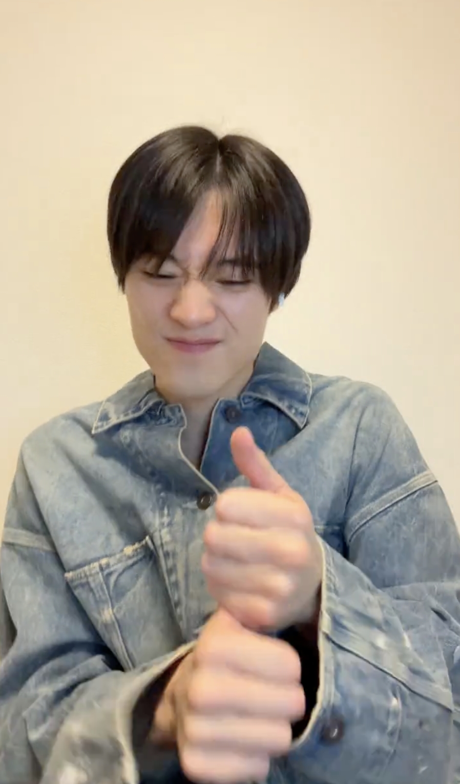 上村謙信翻跳韓團TXT〈SODA SODA〉。（截圖自上村謙信 Tiktok）