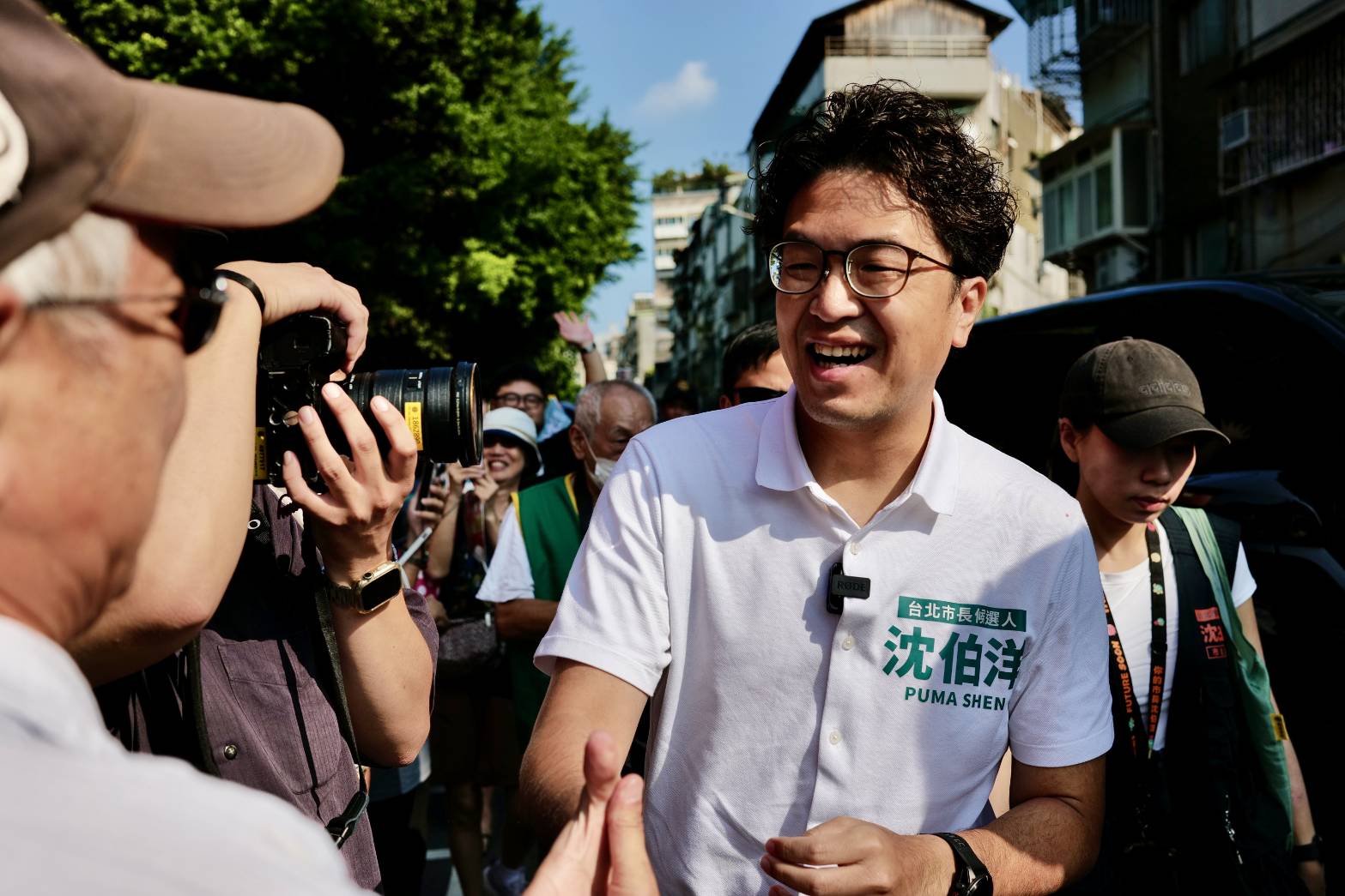 沈伯洋近日頻繁舉行肥皂箱活動,和市民問答對話,但葉元之則直批他是廢話大王。