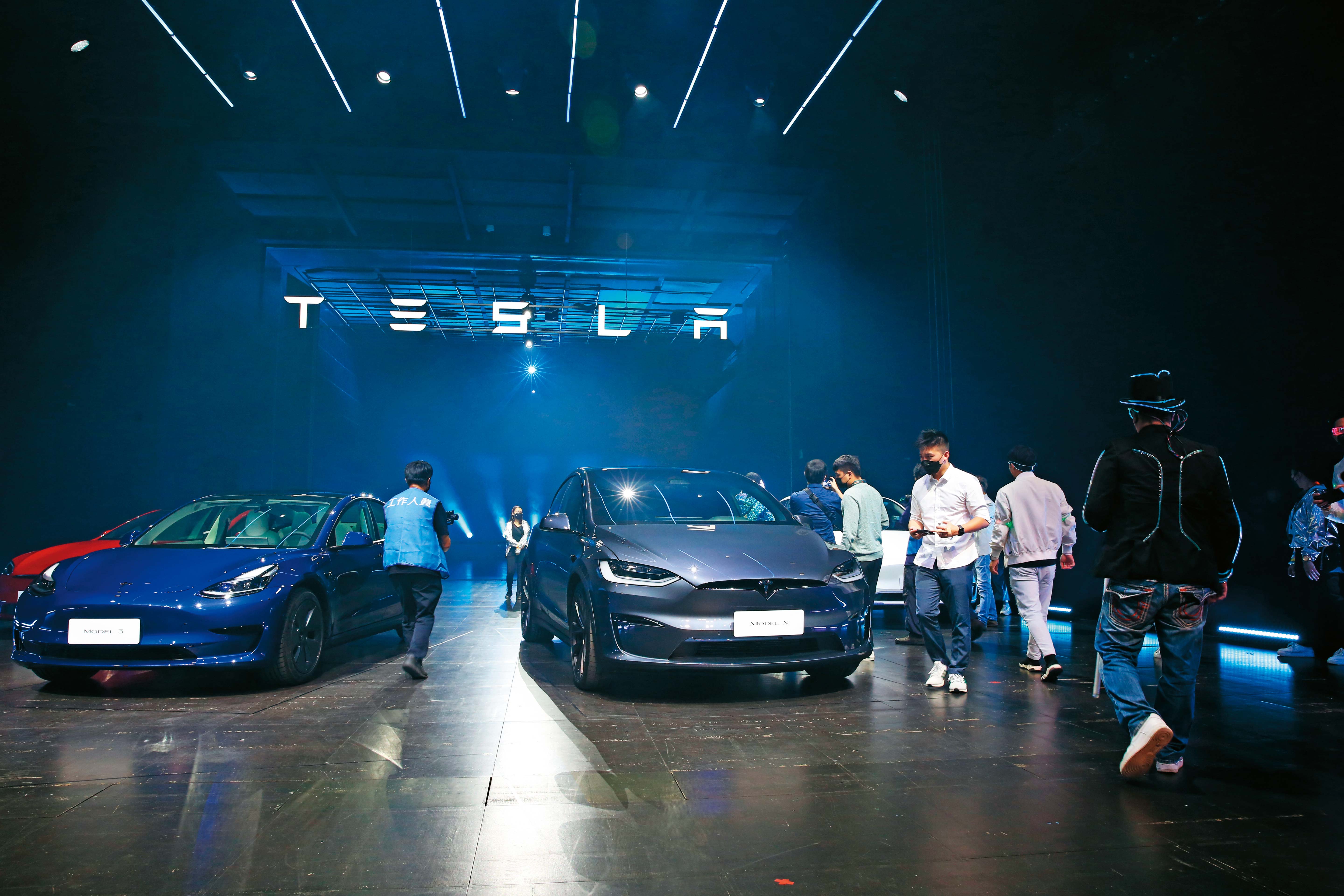 近期包括Tesla、Alphabet公布財報不如預期，高利率環境下，估值恐下調。