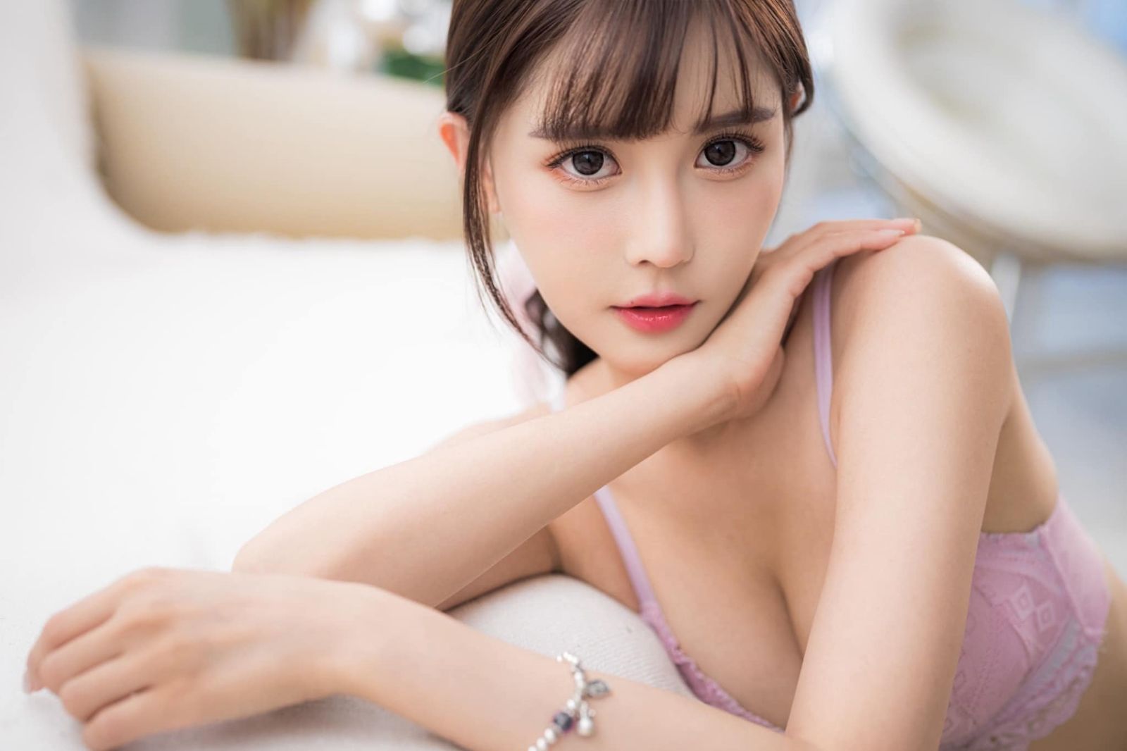 許玲玲因臉蛋甜美、眼睛大，而被粉絲稱為電眼精靈。（翻攝許玲玲臉書）