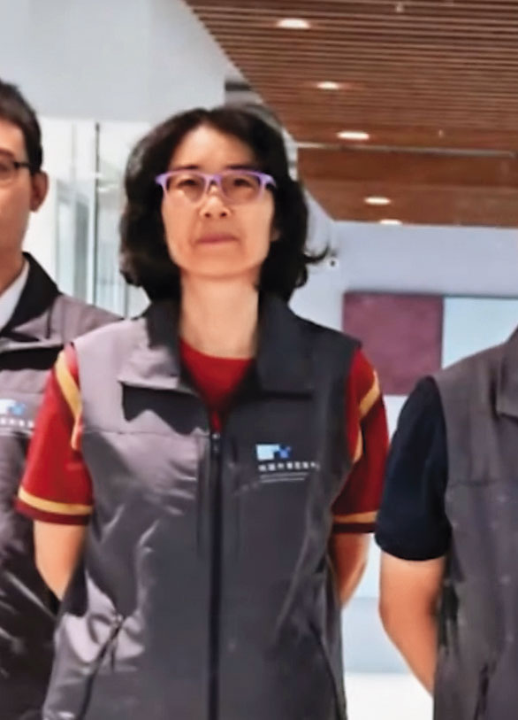 陳慧娟現任職於桃園市警局刑事鑑識中心，還曾獲頒刑事楷模。（桃園市警察局提供—Walter wang YT）