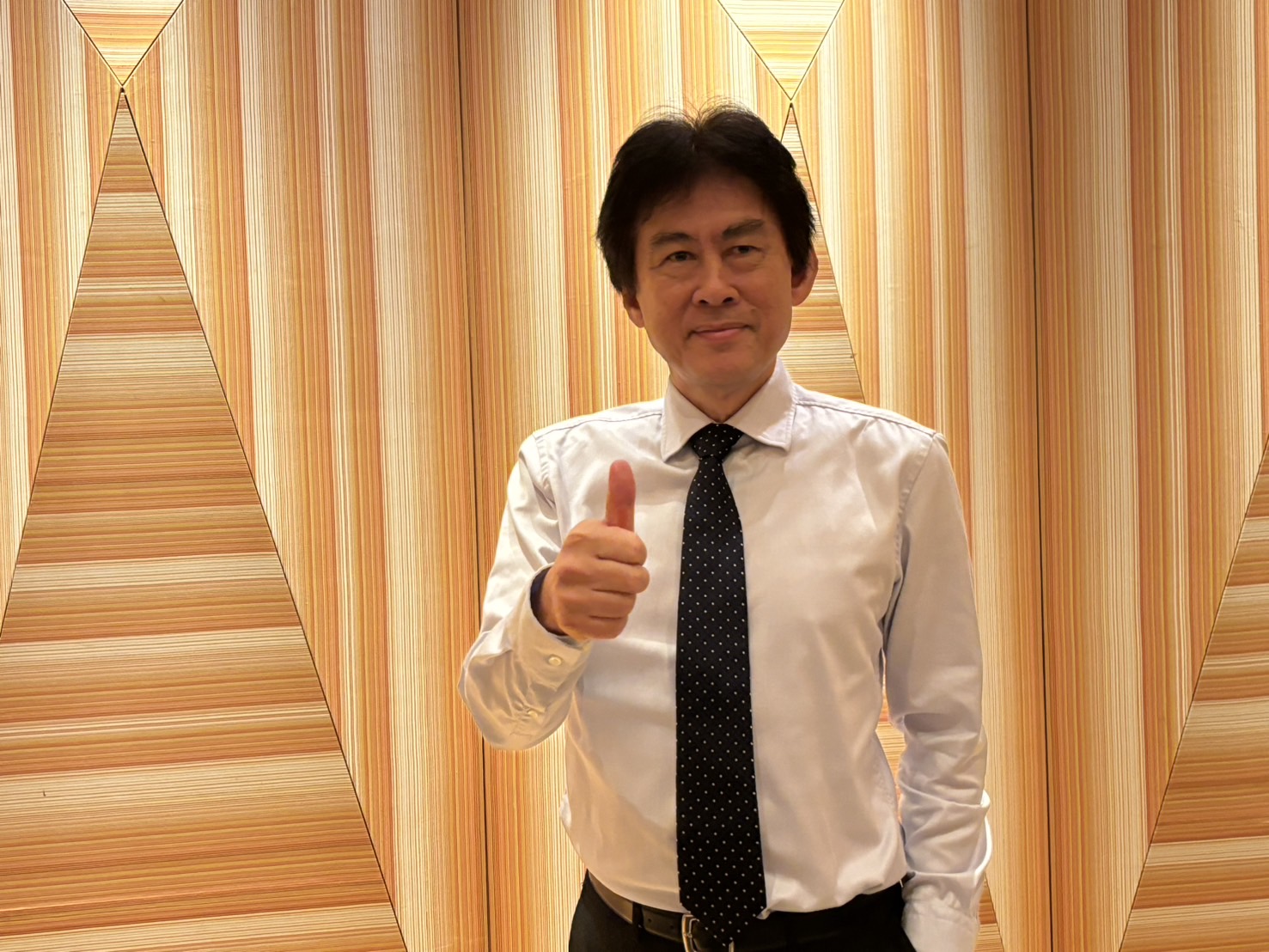 亞泰金屬總經理黃源財表示，隨著高階電子材料升級加速，且配合終端需求的製程與出貨要求，旗下客戶對於增加設備投資力道明顯加大。