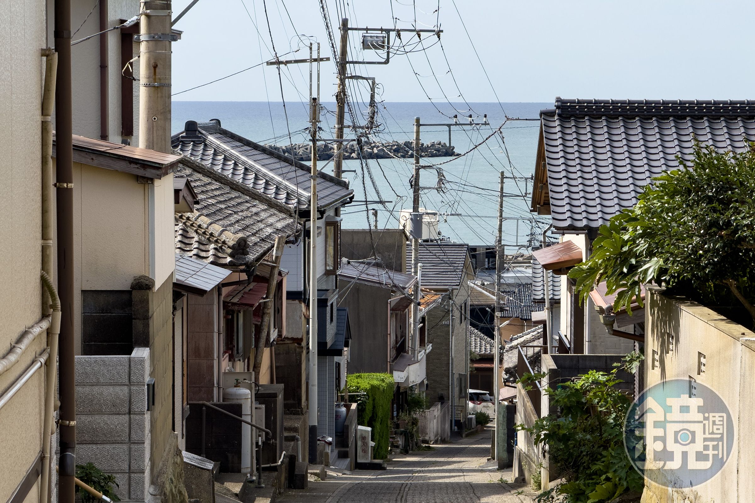 從外川站下車，走訪充滿漁村風情的海邊街道，感受時光凍結的靜謐氛圍。
