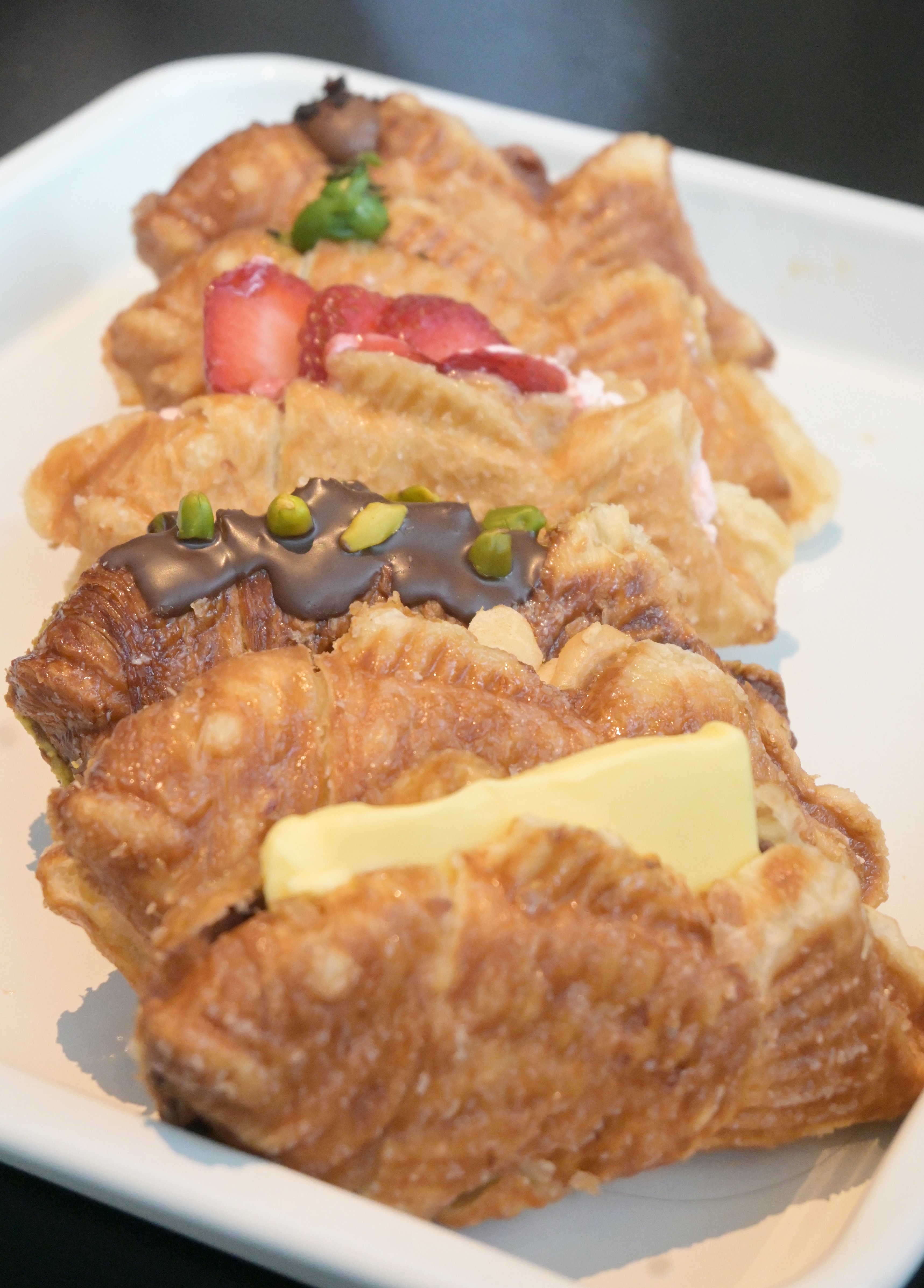 鯛魚燒共有6種口味，分別是黑金巧克力（上起）、京都抹茶、草莓卡士達、杜拜巧克力、黃豆粉麻糬以及紅豆奶油。