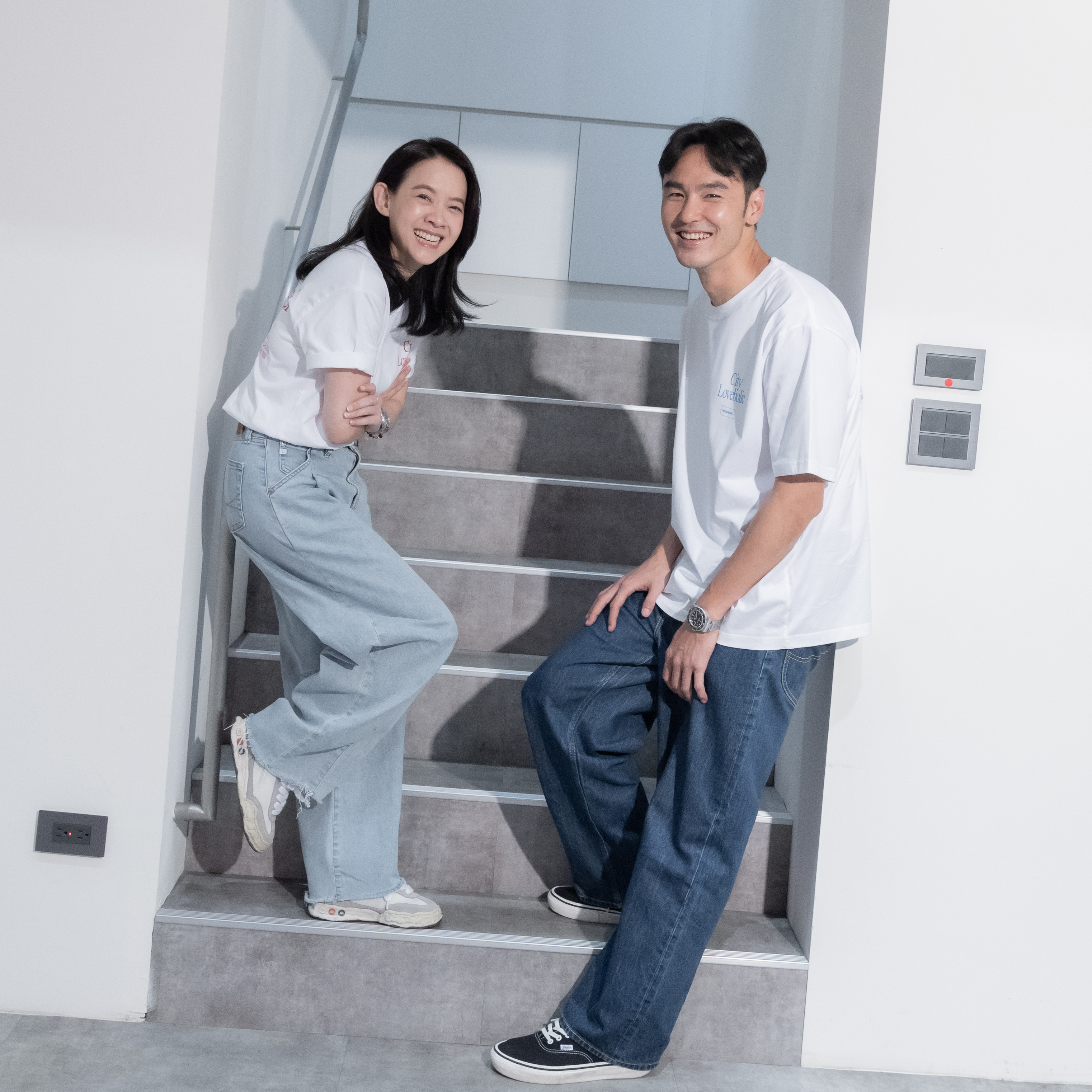 阮經天透露曾寶儀曾擔心演員片酬負荷問題，但他認為有喜愛的劇本，很多演員都不會計較片酬。（華映提供）