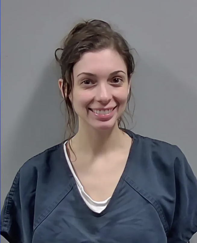 尼可萊特毀壞房東的古董家具。（翻攝自Escambia County Sheriff’s Office via wkrg）