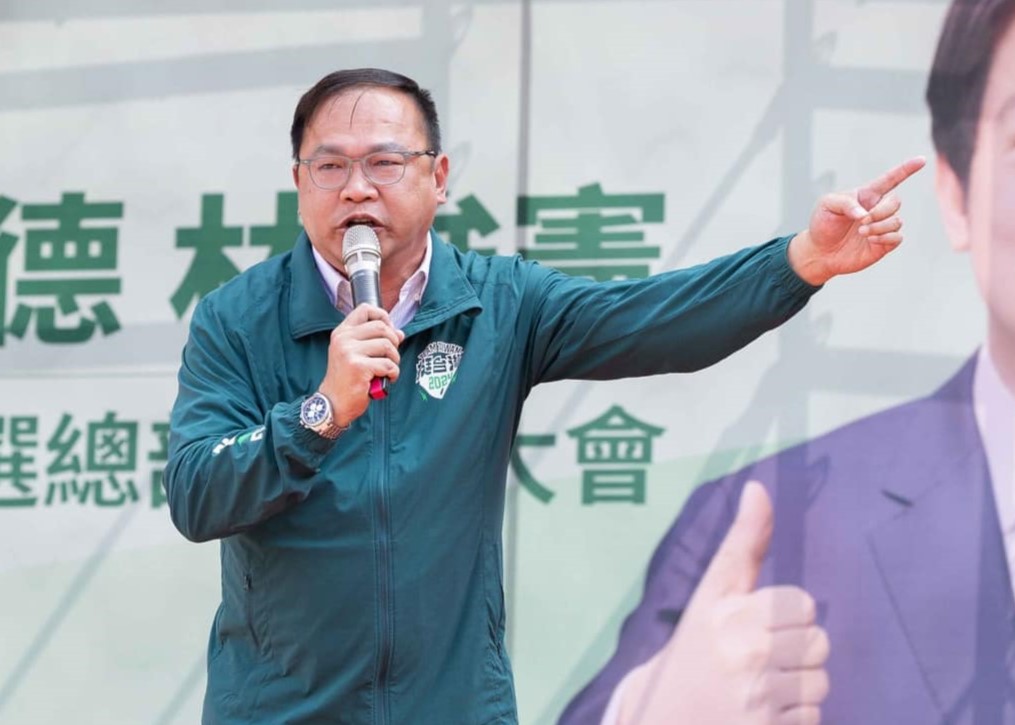 王義川日前上節目稱，透過手機信令可知青鳥行動的陳抗年齡，引發爭議。（翻攝王義川臉書）