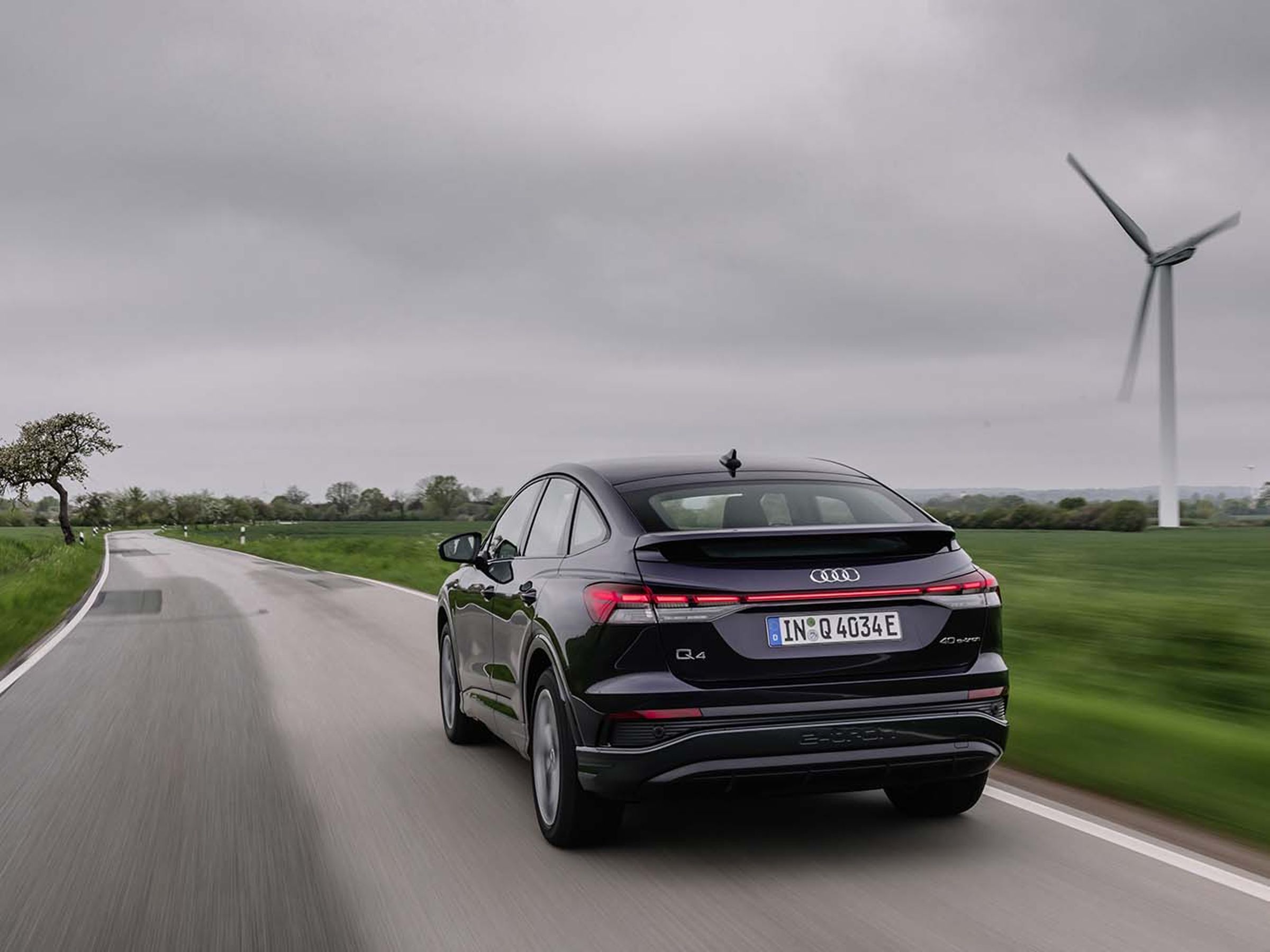 Q4 Sportback e-tron的行李箱空間最大可達1460公升。