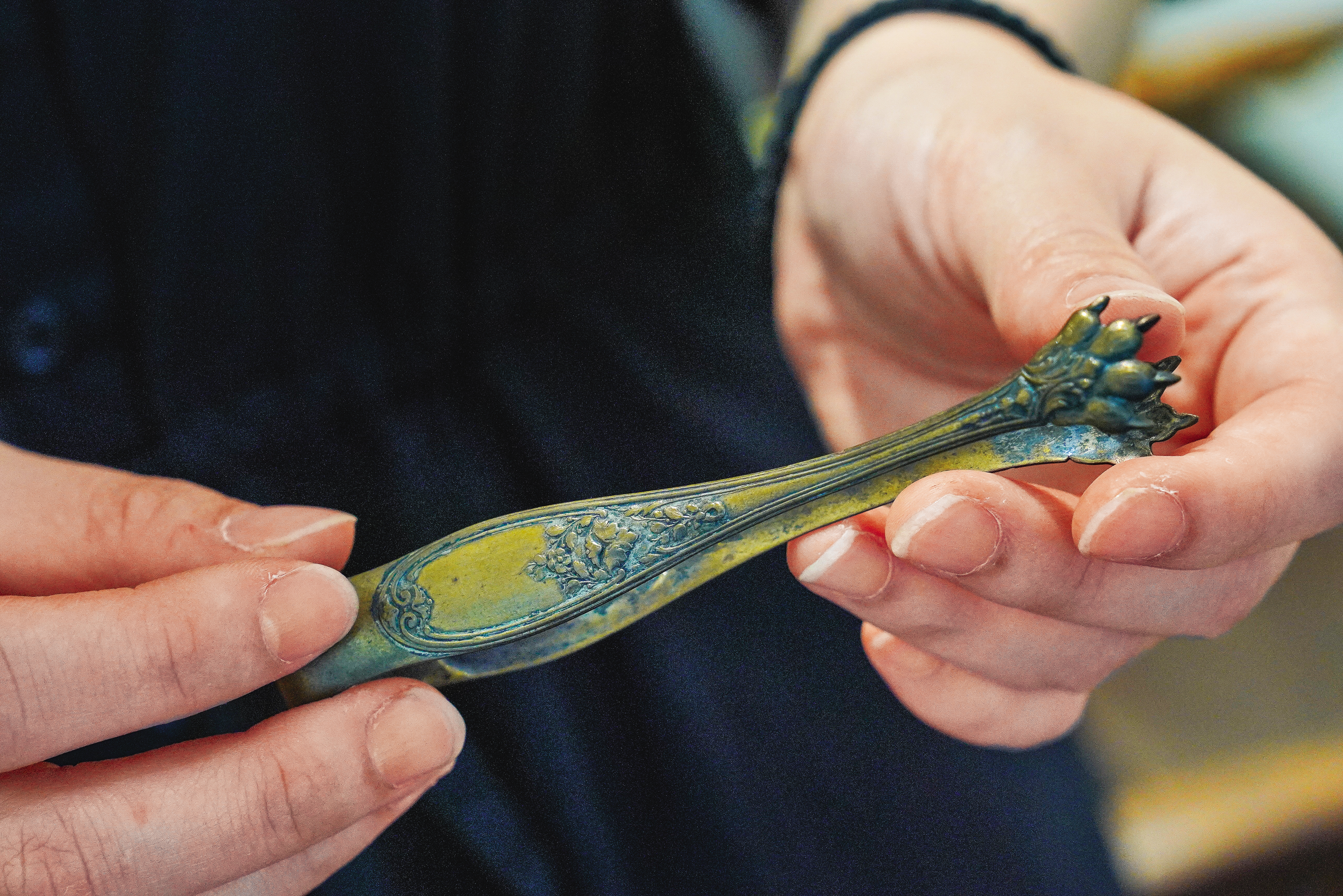 裝飾華麗、歐洲貴族用來夾方糖的獸足夾，是蔡宇恩在跳蚤市場第一次入手買的老物件，至今店內陸續都有進貨。（380元／支）