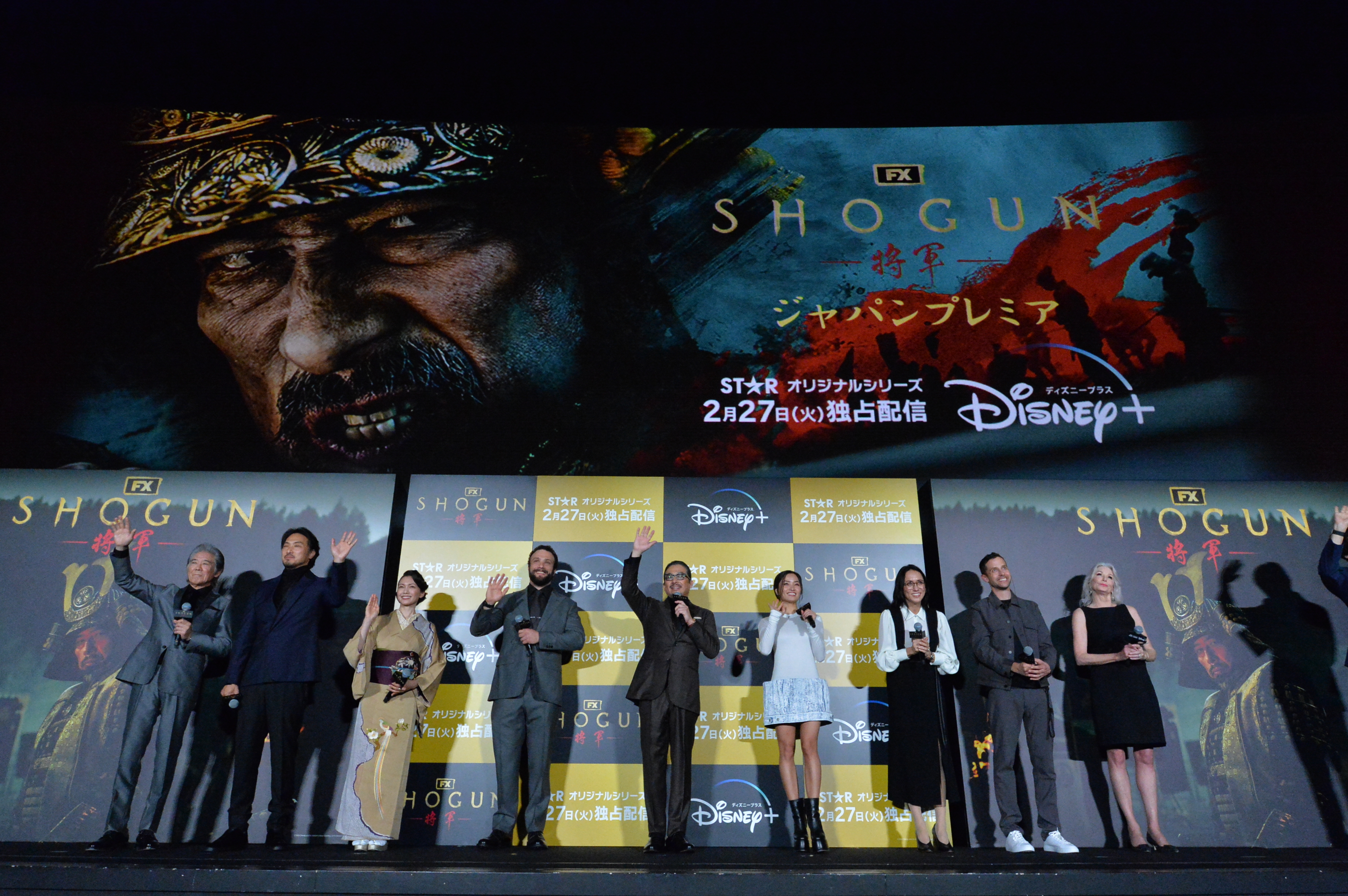 真田廣之(中)率領《幕府將軍》團隊回到日本宣傳。(Disney+提供)