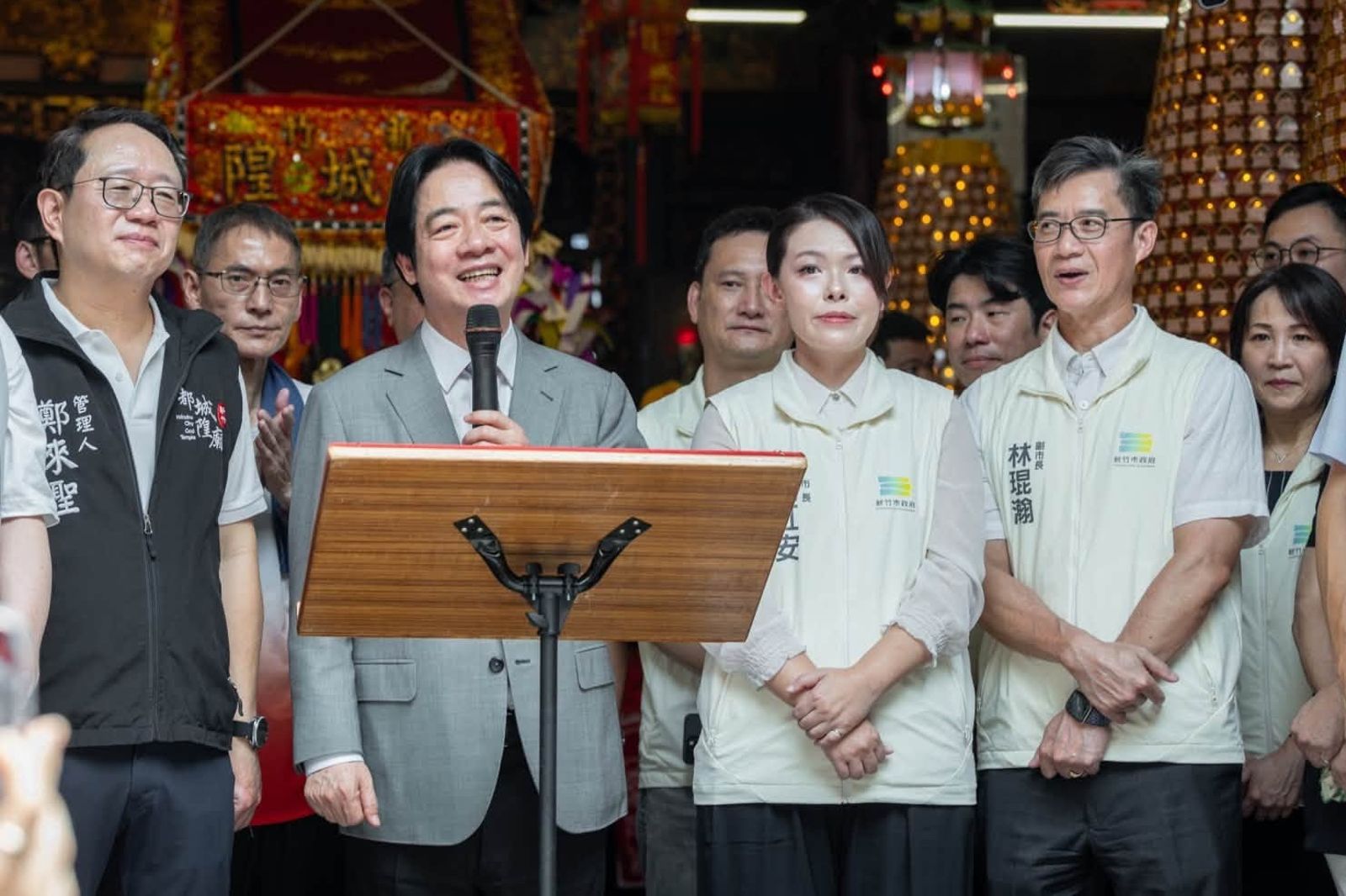 貼臉開大?賴清德新竹城隍廟同框高虹安 祝福年底選出「清廉勤政愛鄉土」的市長