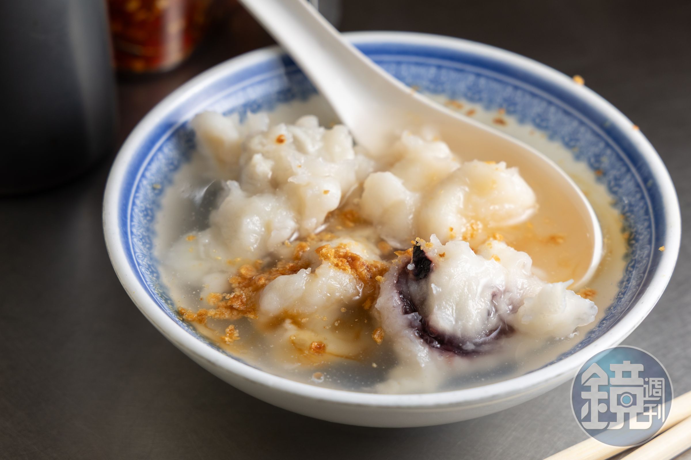 花枝羹以大量蘿蔔熬製清湯，清甜的湯底完美烘托花枝的鮮美。(鄭祺耀攝)