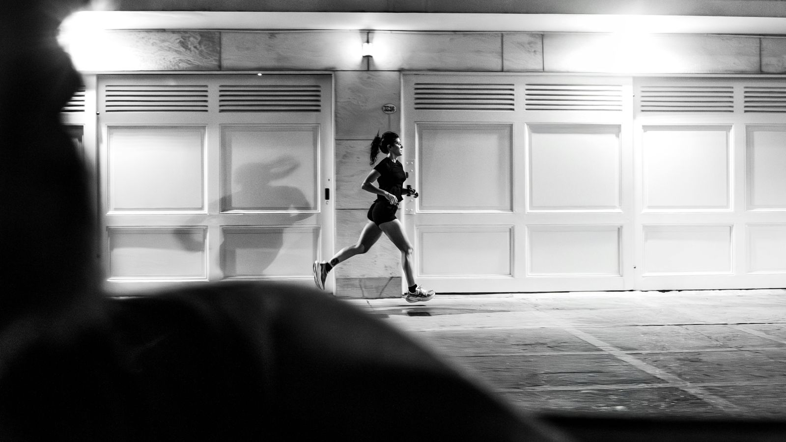 19年前夜襲慢跑女「外套蒙頭、解衣摸胸」 如今DNA比對揪出惡狼!仍須入獄