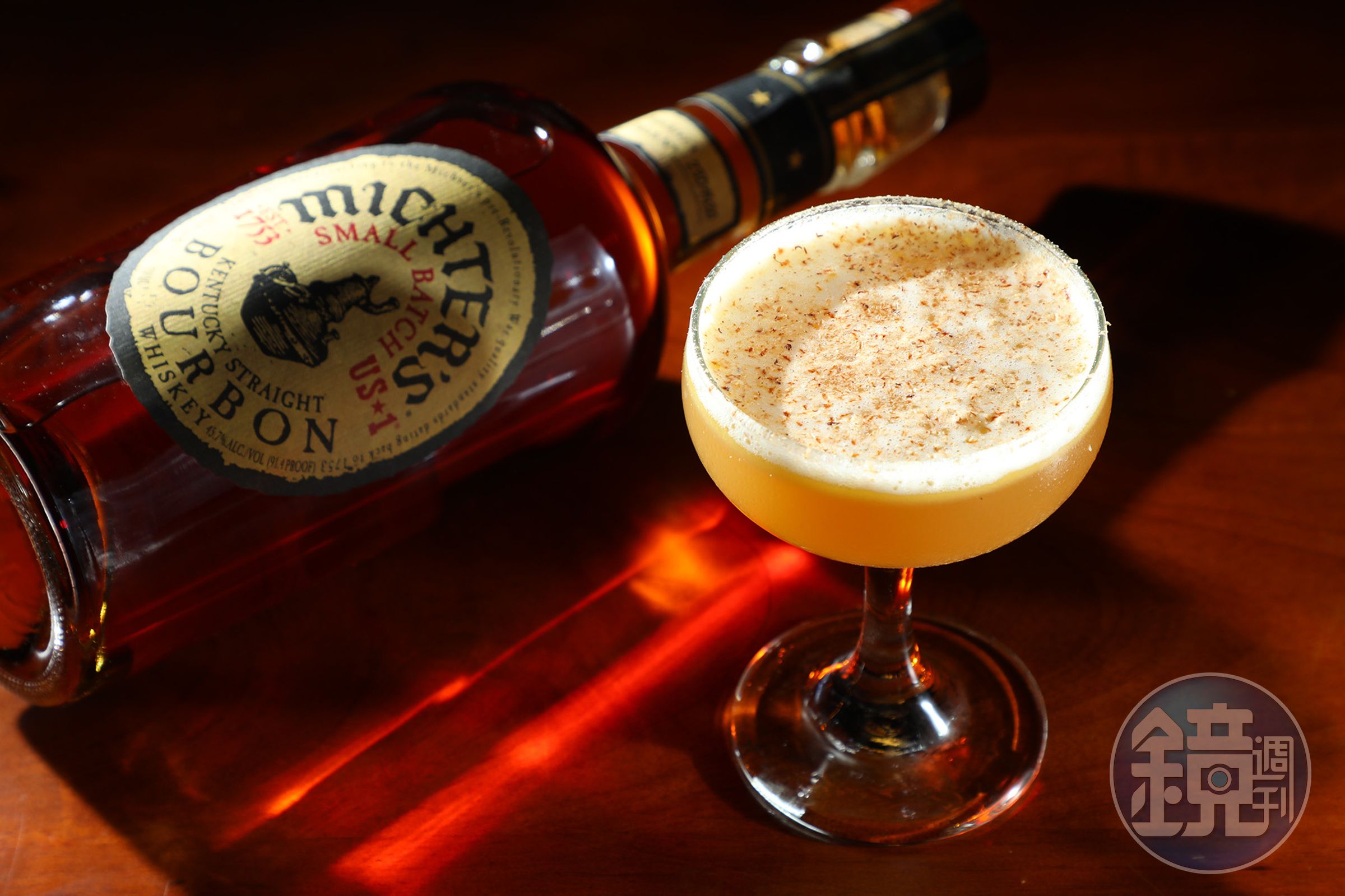 「Olive Oil Sour」上層宛如奶蓋，這次使用Michter’s波本威士忌與義大利白蘭地，並加上檸檬、蜂蜜、橄欖油和蛋白，喝下去口感滑順層次豐富。（港幣150元／杯）