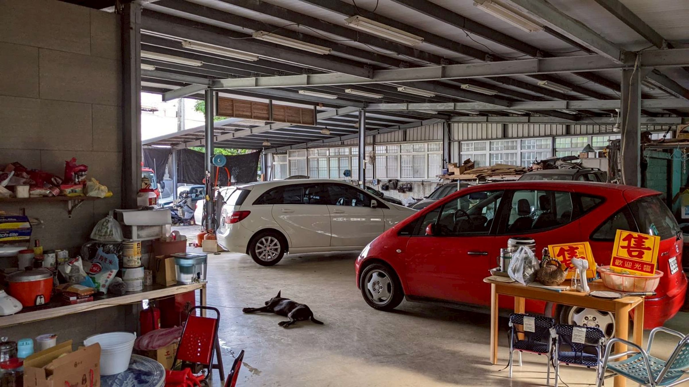 新竹市1家汽車修理廠長期占用農牧用地非法經營。讀者提供