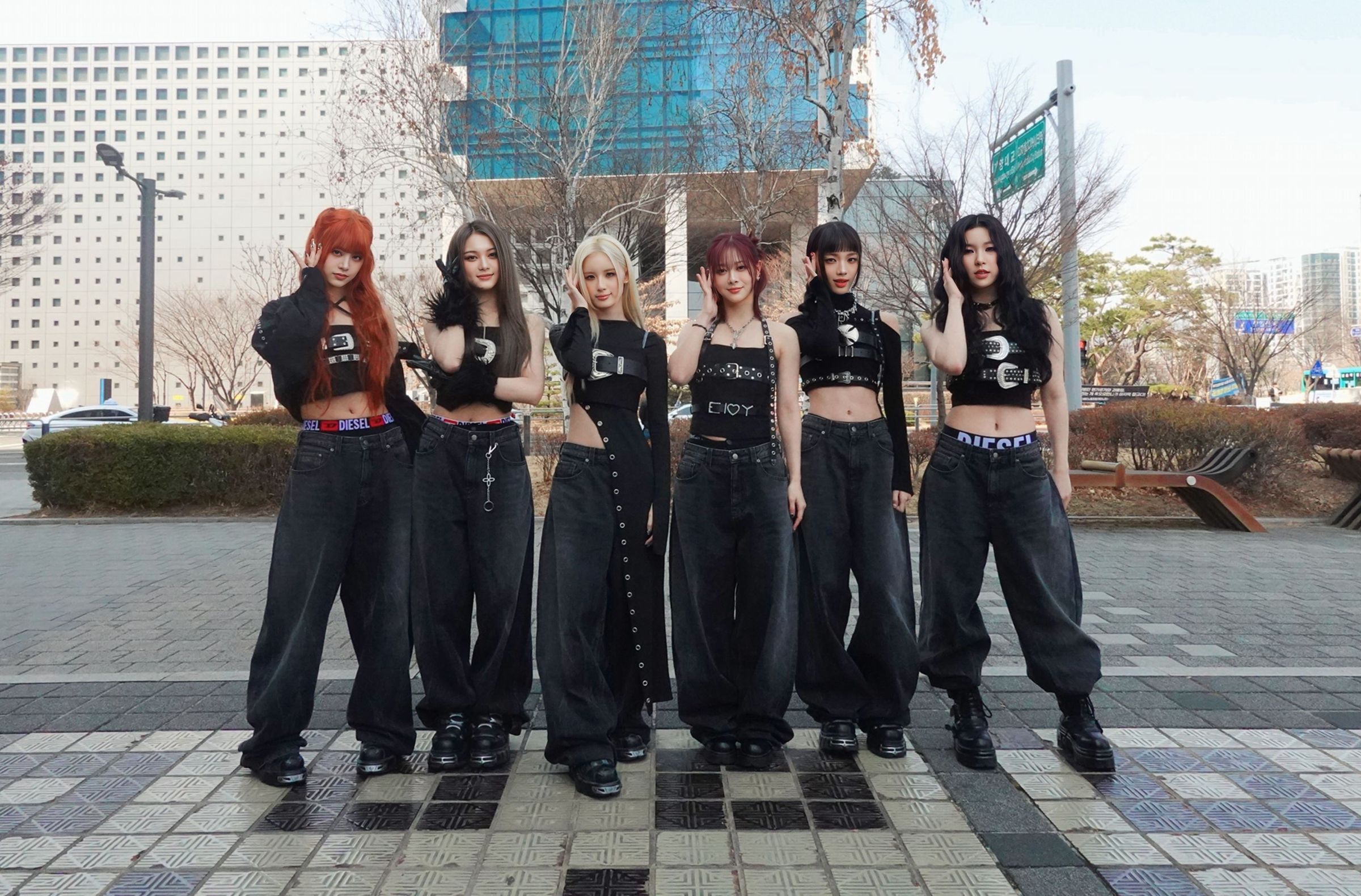 GENBLUE幻藍小熊征韓打歌舞台獲一位候補大成功。左起:NICO、許媛媛、毓、XXIN、采甄、AYEON.。(天空娛樂提供)