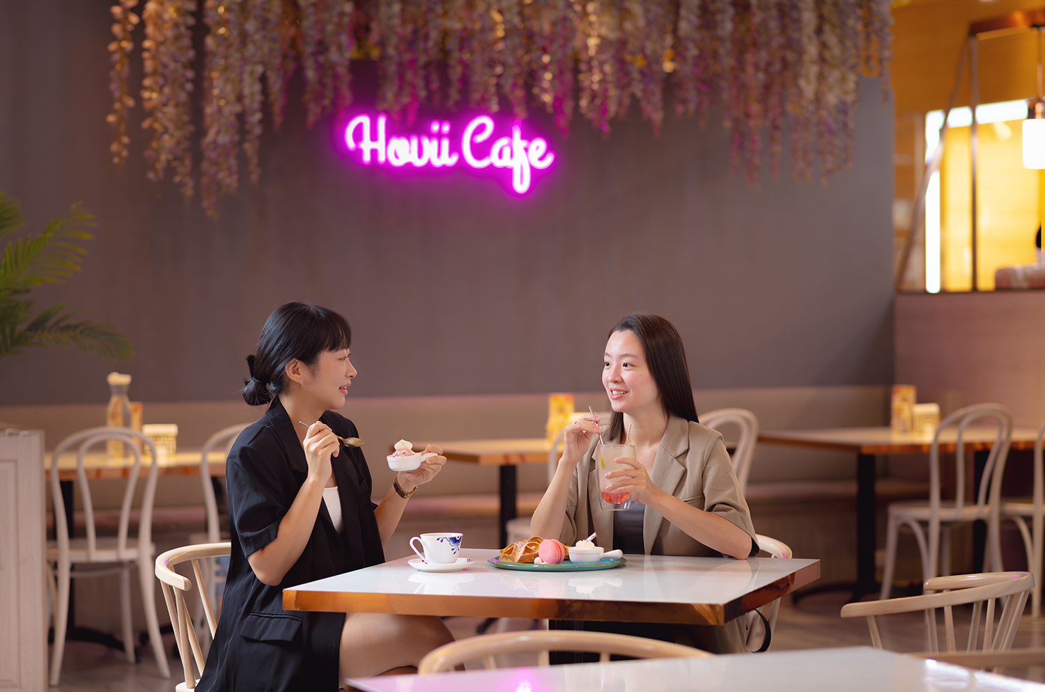 高雄福華大飯店Hovii Cafe推出輕奢饗宴雙人套餐,對中健保卡最低還可以享七折優惠