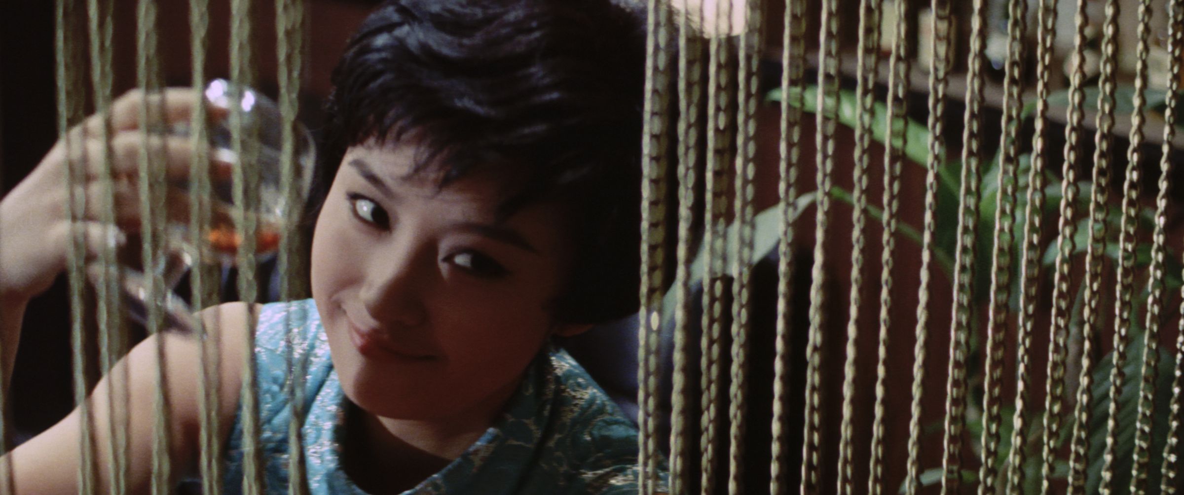 《今天不回家》(1969)對焦一棟台北公寓,人們的欲望蠢蠢欲動。(國家影視聽中心提供)