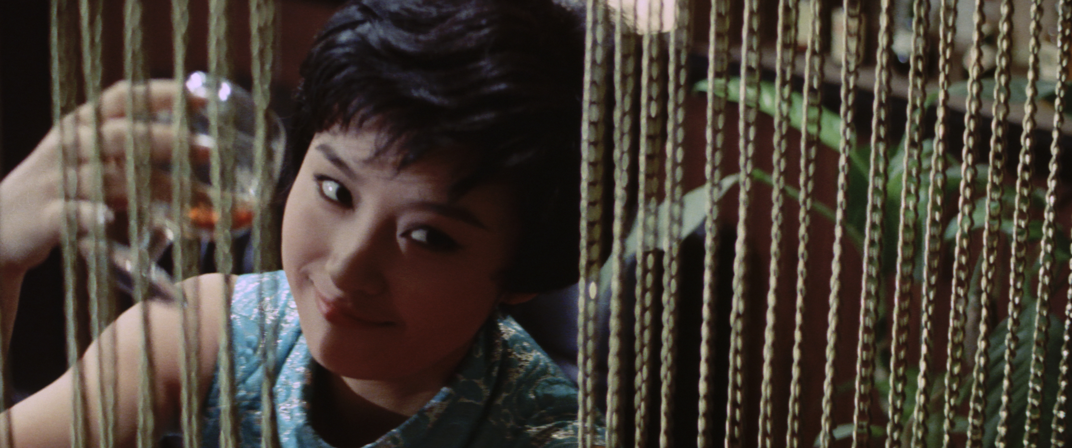 《今天不回家》(1969)對焦一棟台北公寓,人們的欲望蠢蠢欲動。(國家影視聽中心提供)