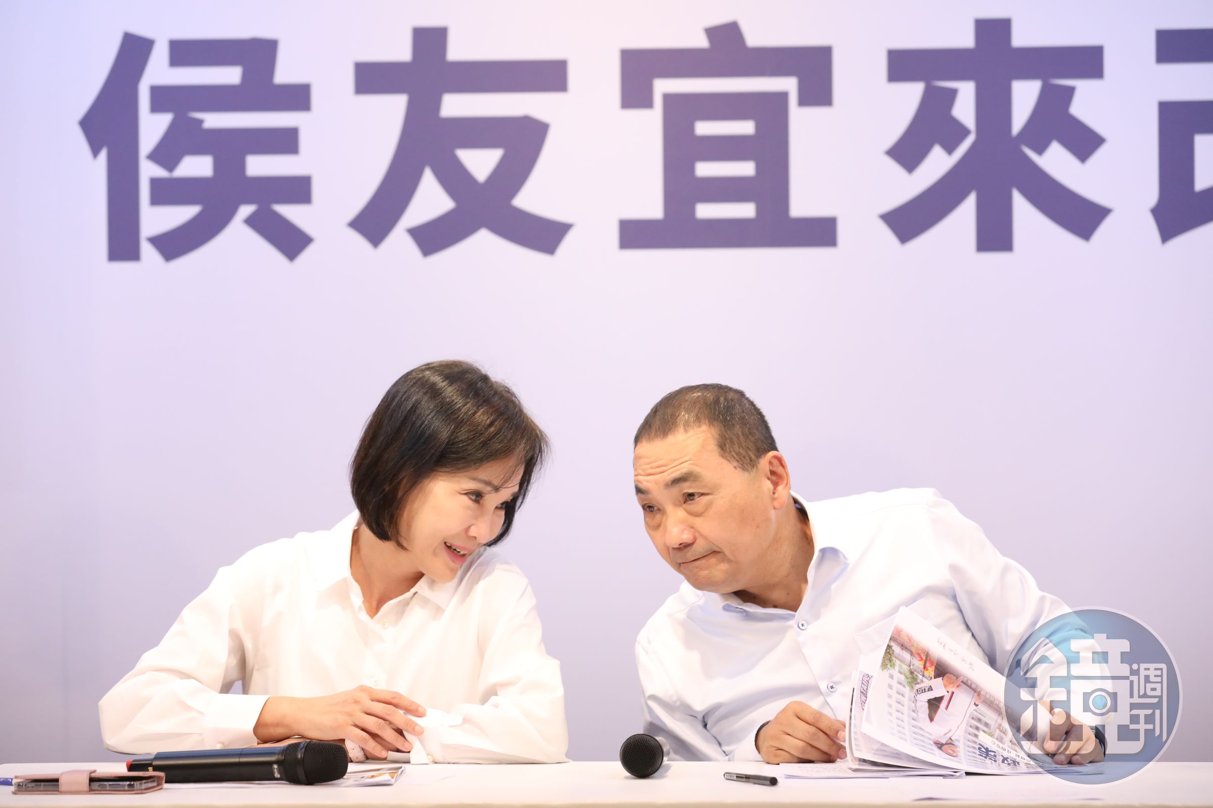 外界推測,藍白合若破局,侯友宜(右)副手極可能是柯志恩(左。)